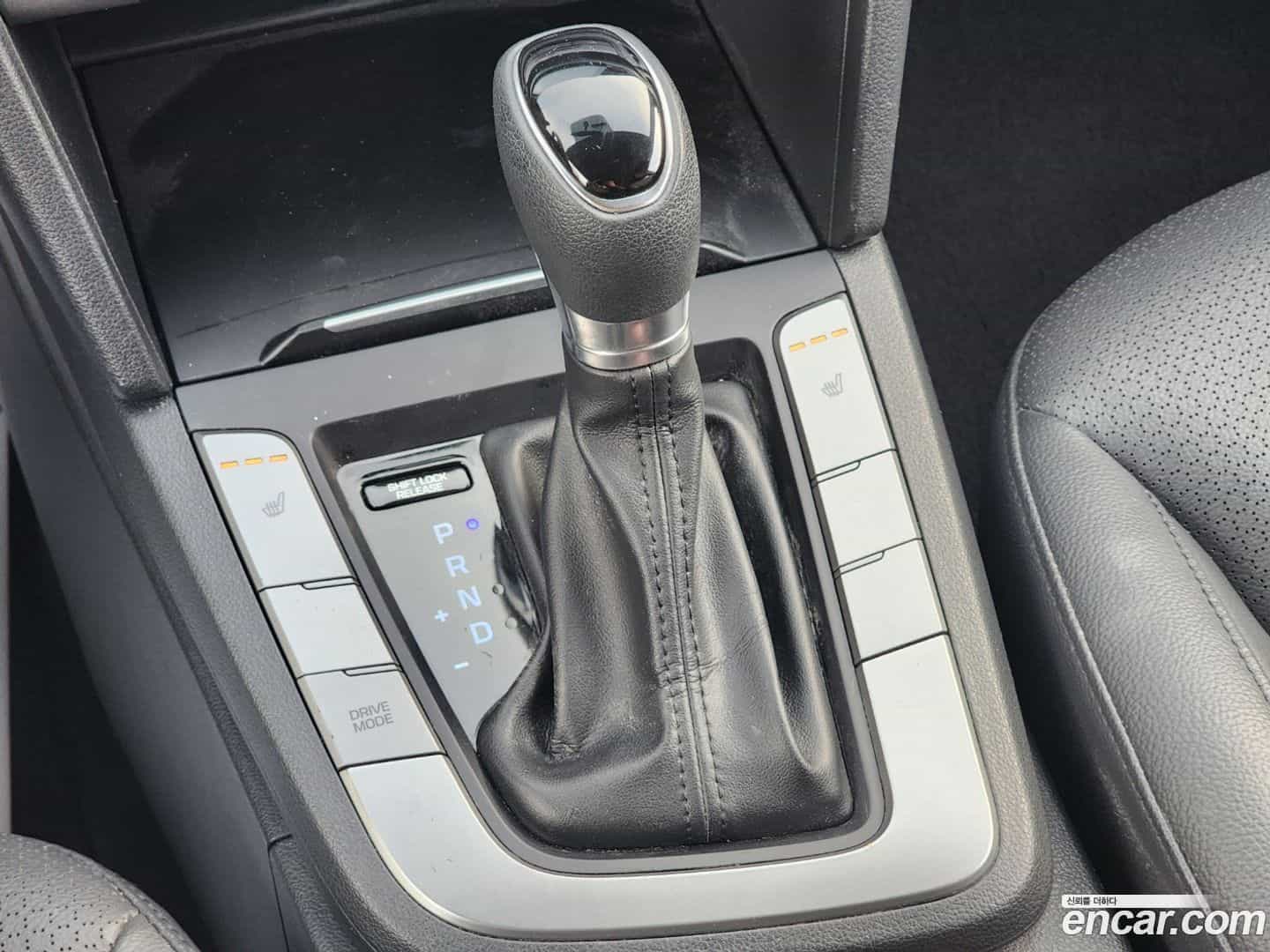 AVANTE Hyundai 2016.10-OPTION-018