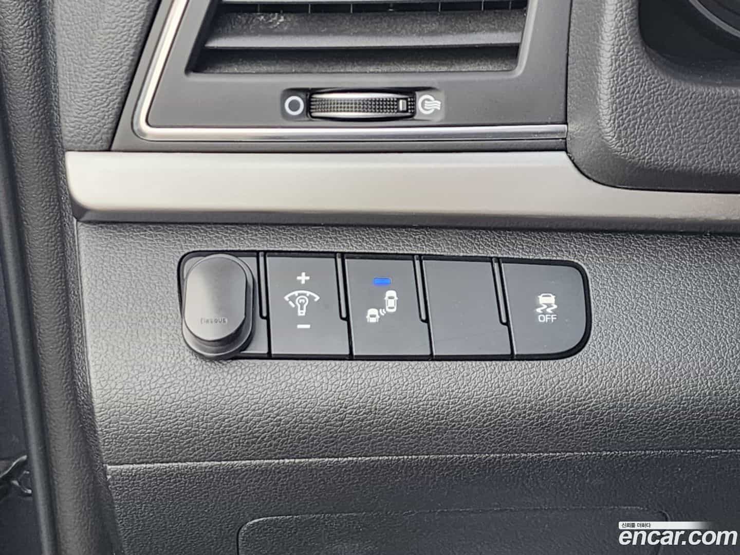AVANTE Hyundai 2016.10-OPTION-019