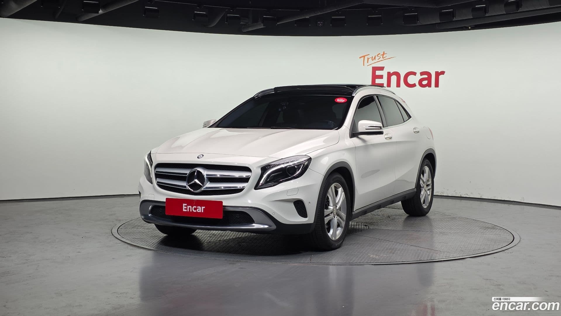 Main__Slider__Photo:GLA-Class Mercedes-Benz 2015.10-0