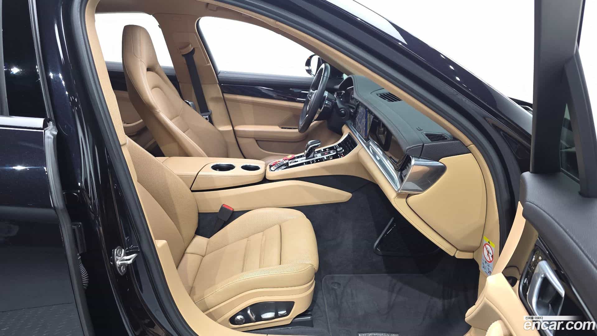 Panamera Porsche 2018.1-INNER-010