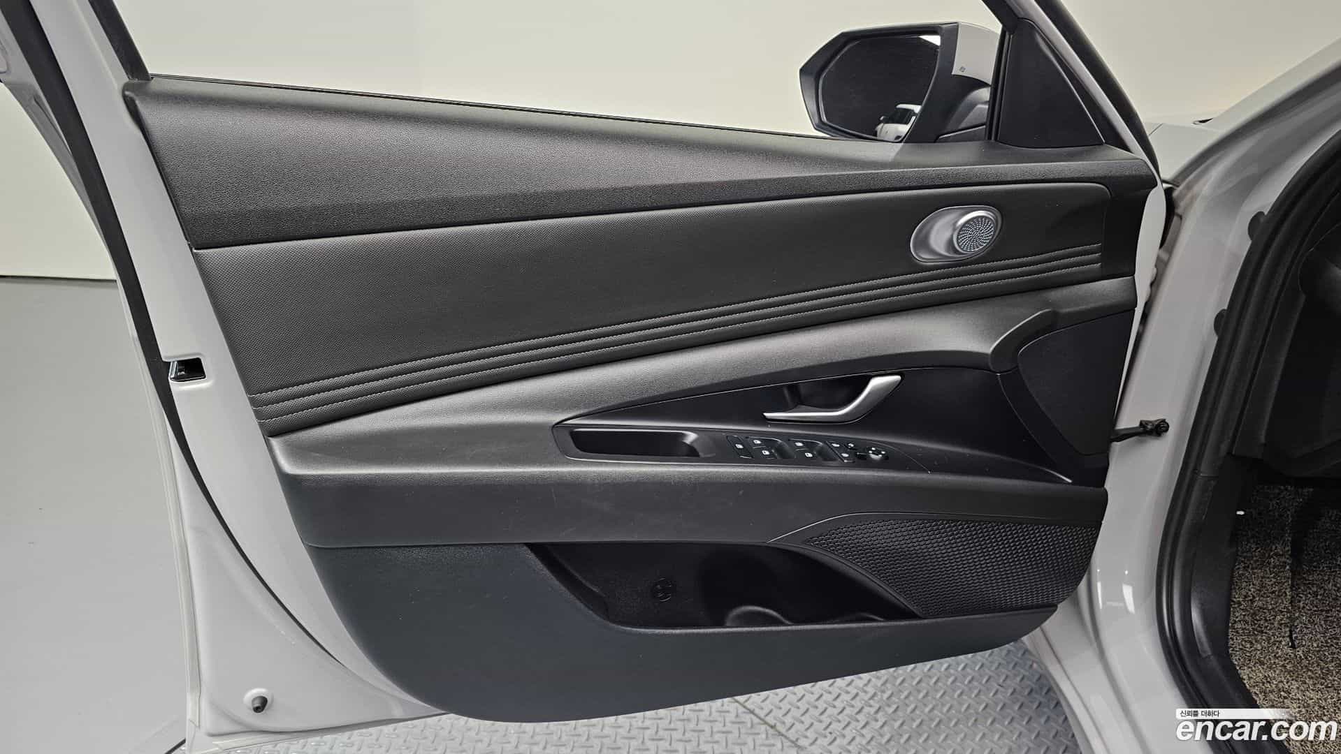 AVANTE Hyundai 2021.1-INNER-034