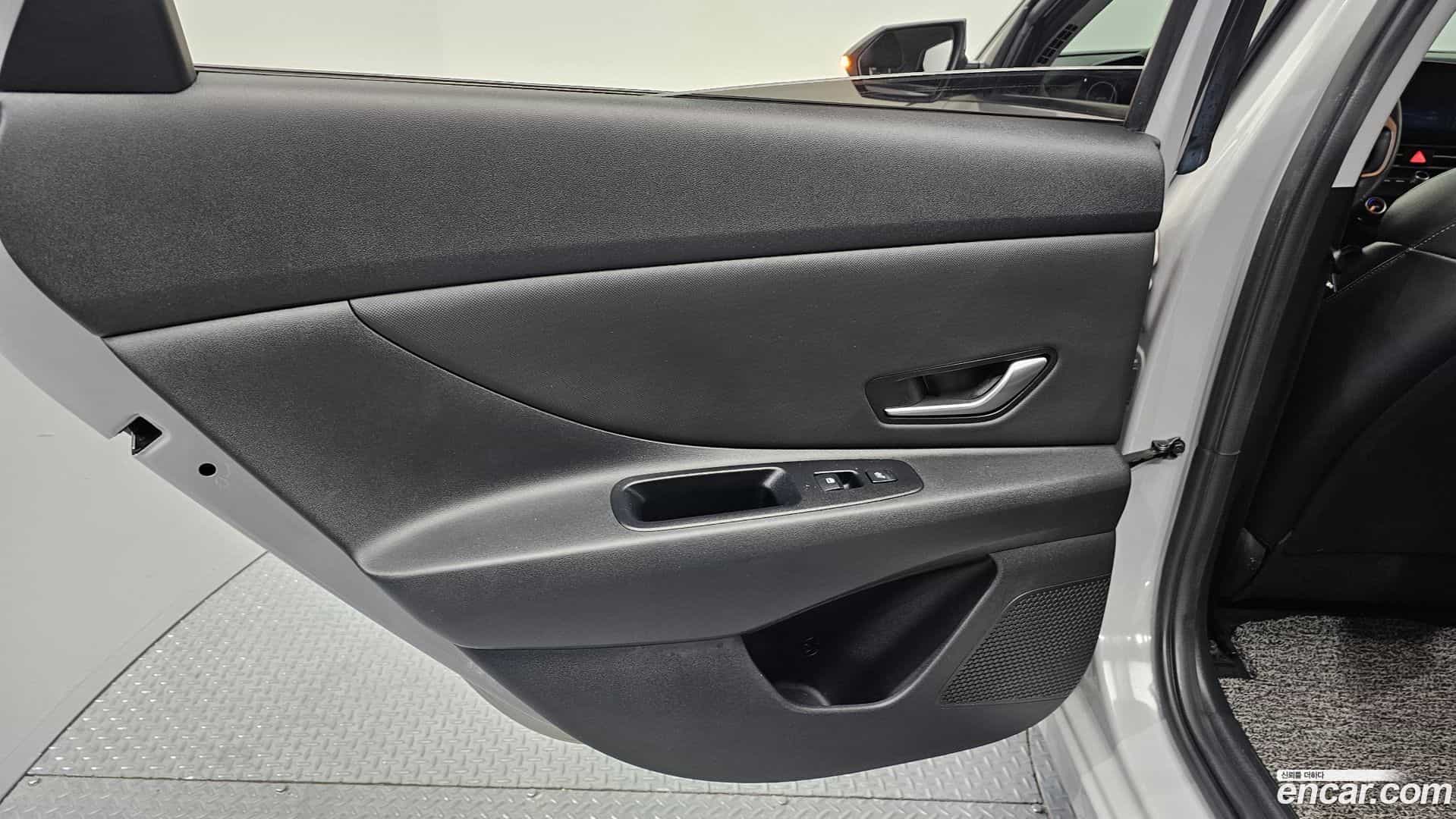 AVANTE Hyundai 2021.1-INNER-035