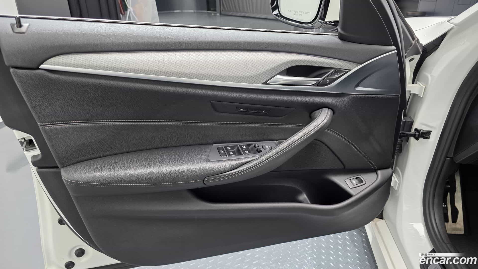 5-Series BMW 2018.0-INNER-034