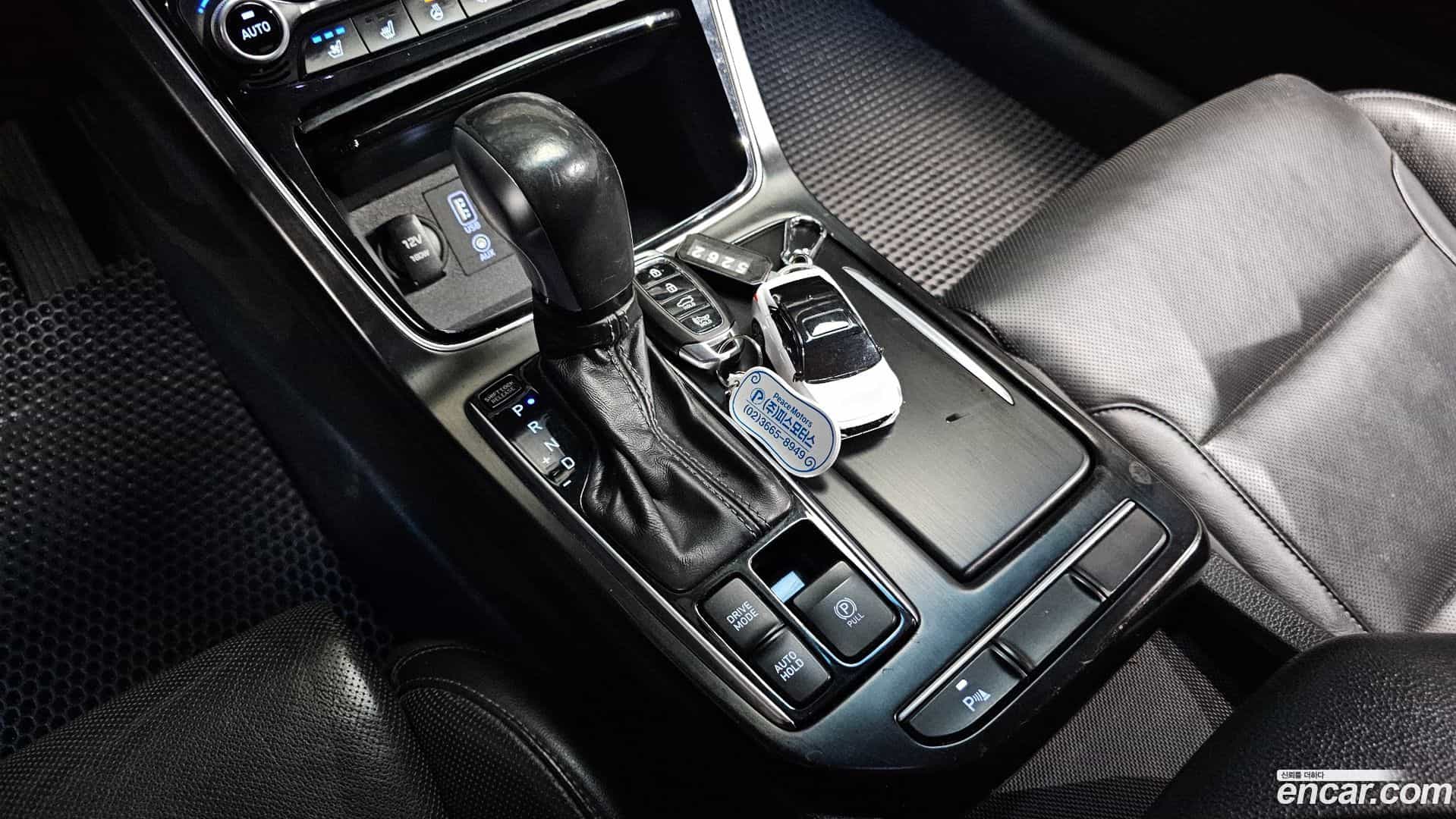 Grandeur Hyundai 2017.1-INNER-009