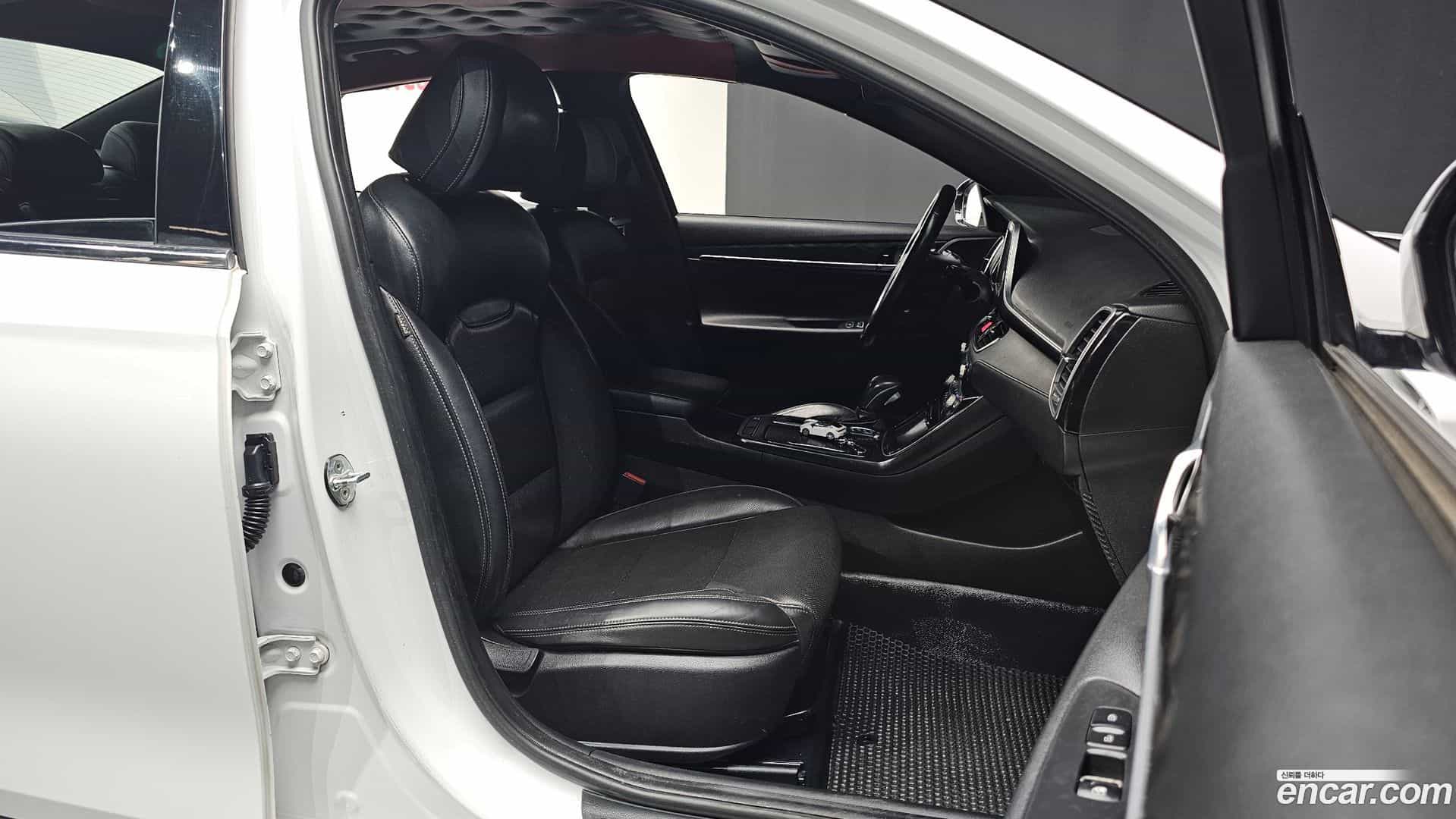 Grandeur Hyundai 2017.1-INNER-010