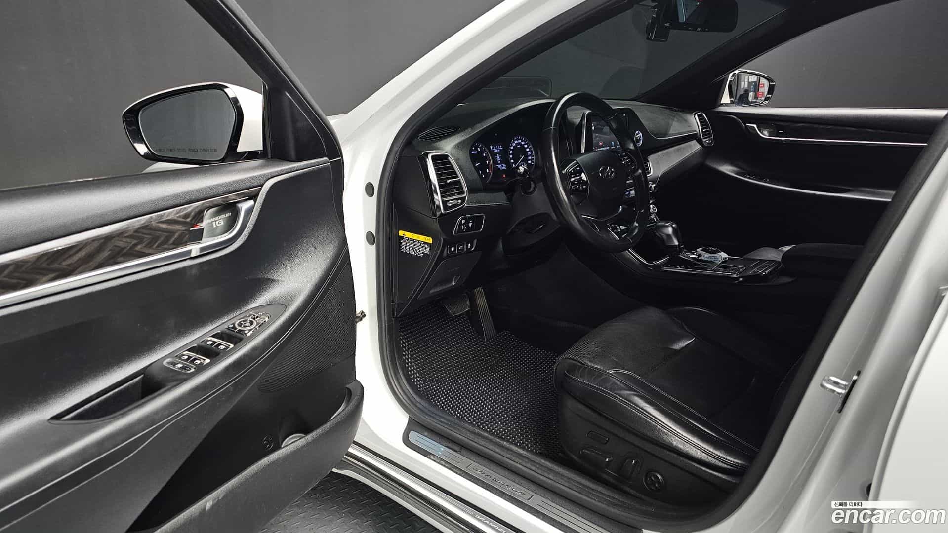 Grandeur Hyundai 2017.1-OPTION-015