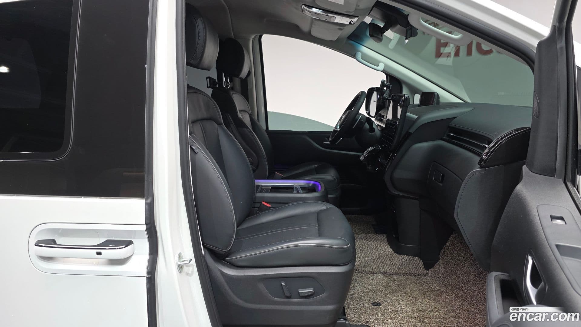 Main__Slider__Photo:Staria Hyundai 2021.10-25