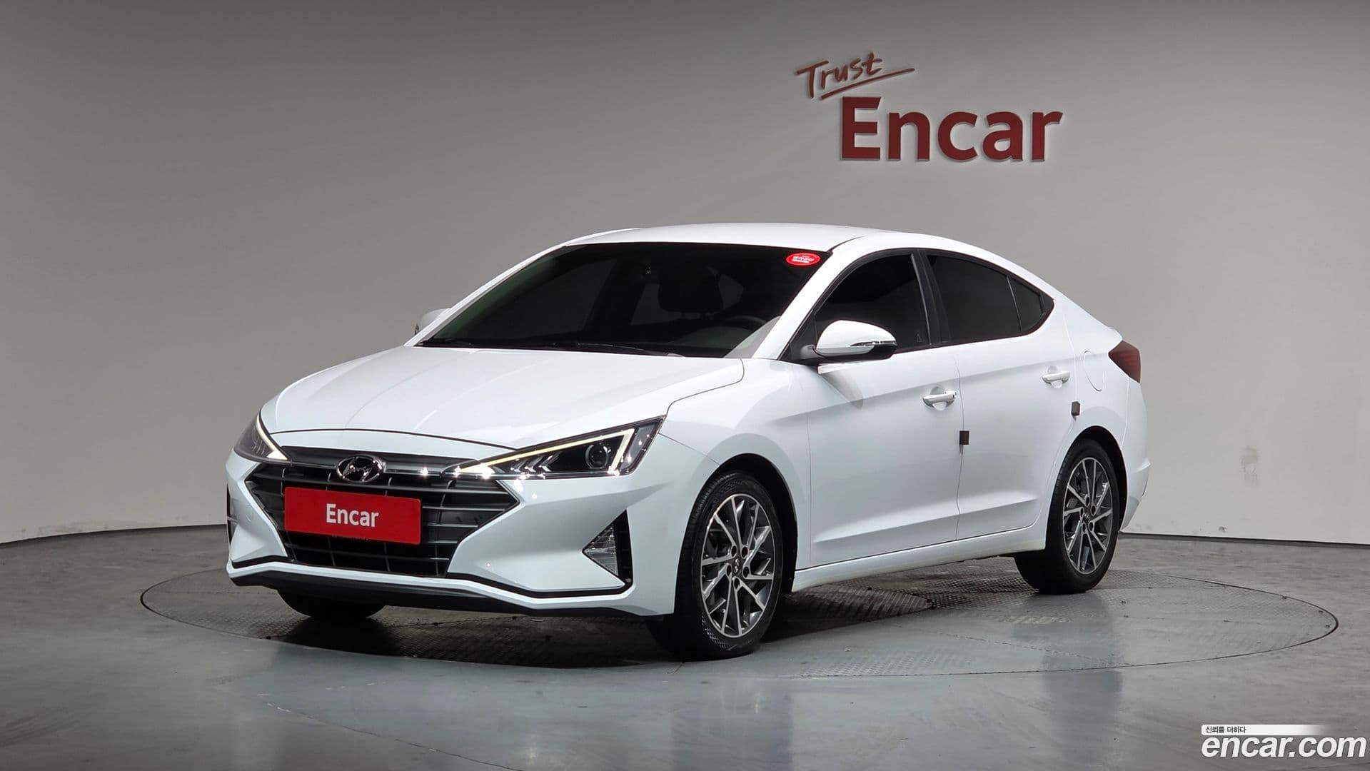 Main__Slider__Photo:AVANTE Hyundai 2019.3-0