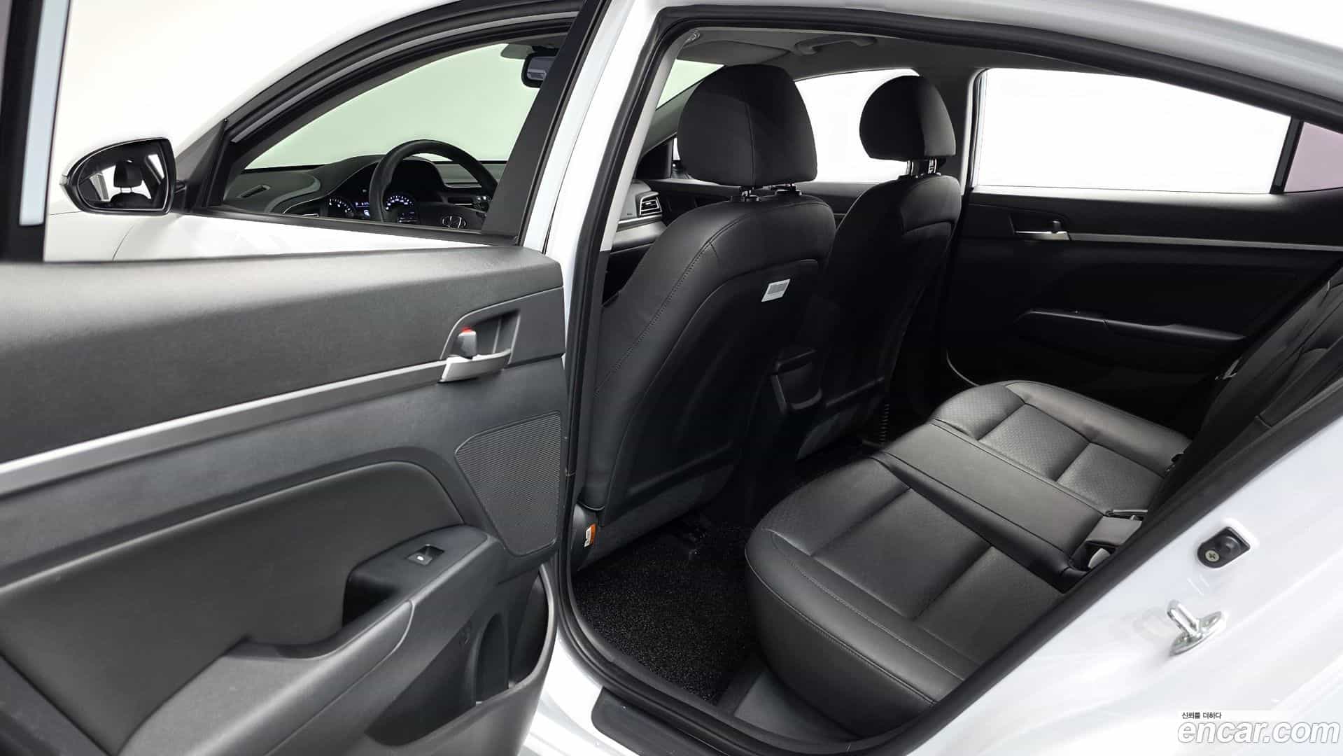 AVANTE Hyundai 2019.3-OPTION-016
