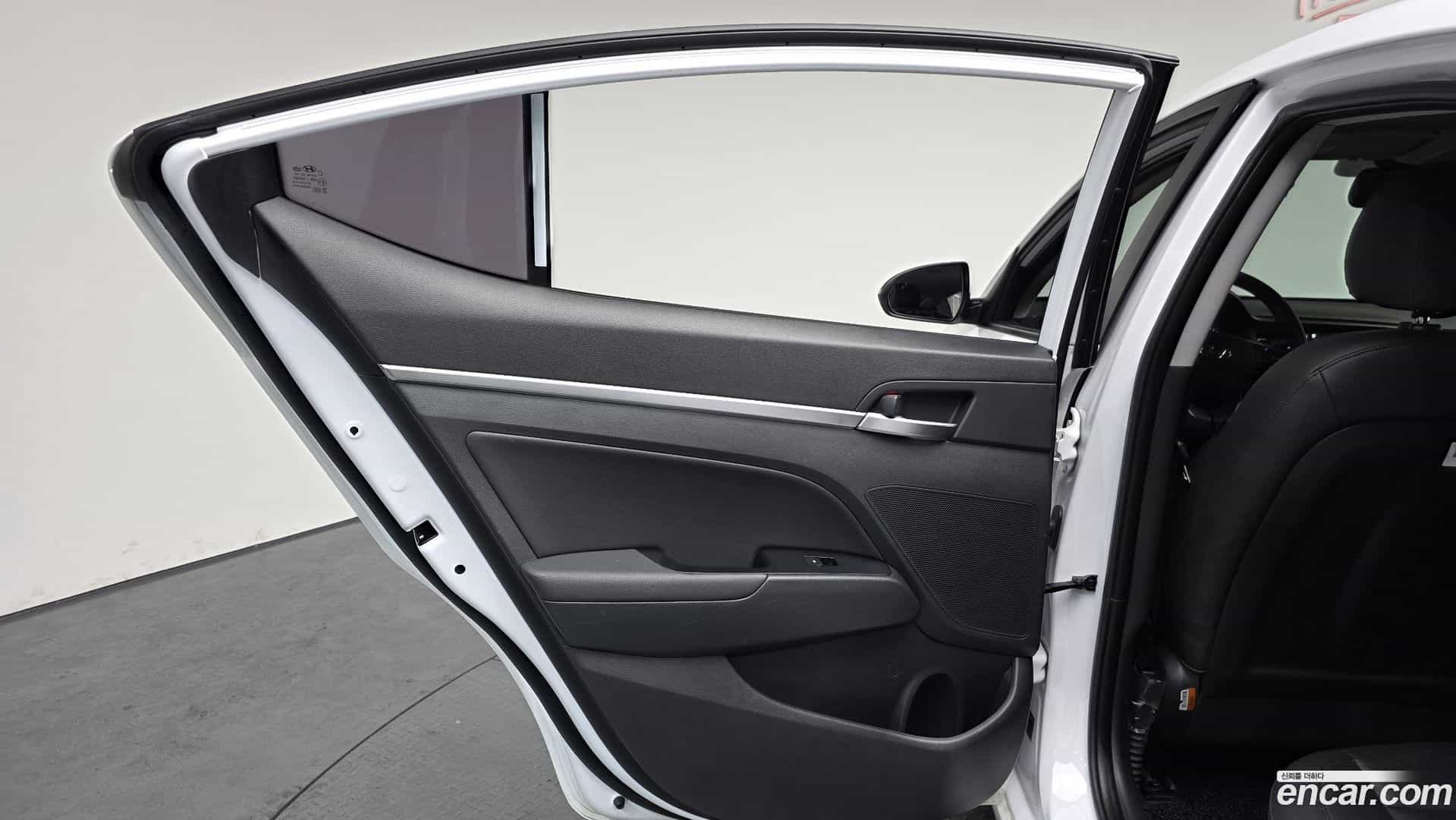 AVANTE Hyundai 2019.3-INNER-035