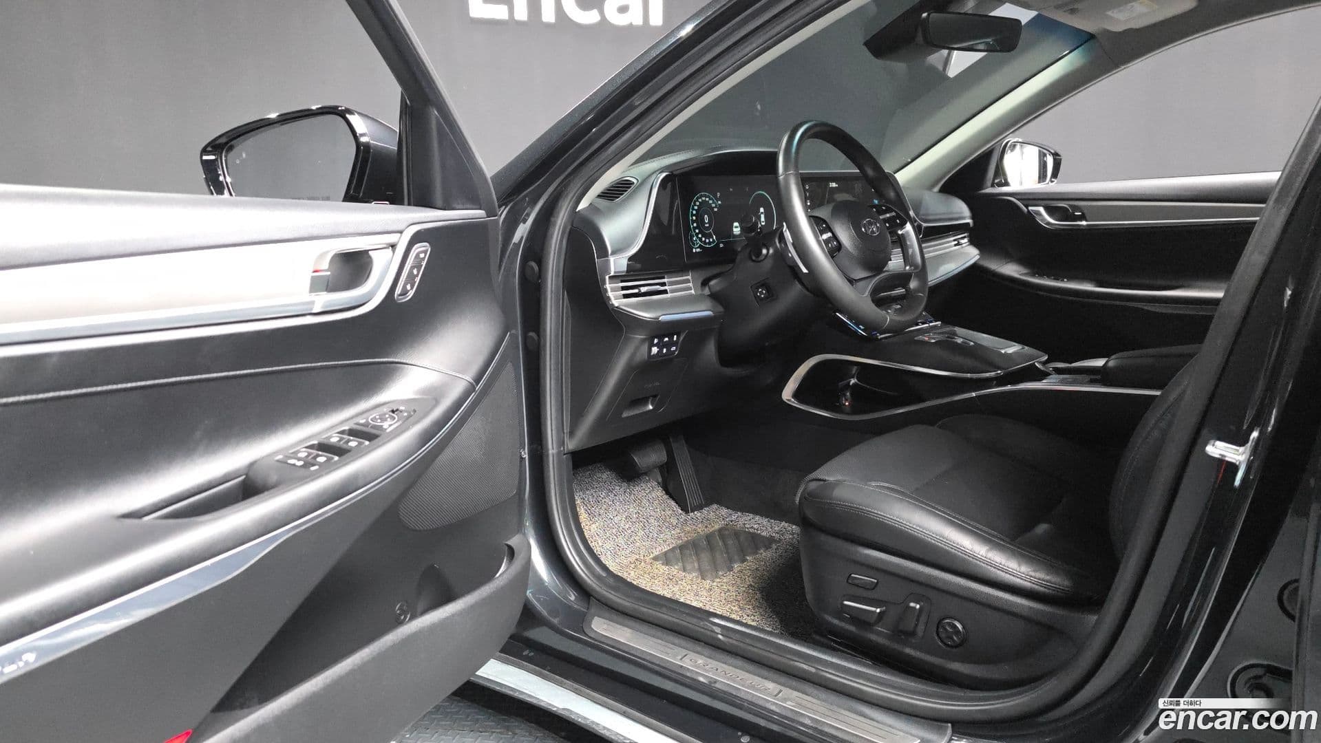 Main__Slider__Photo:Grandeur Hyundai 2020.10-9