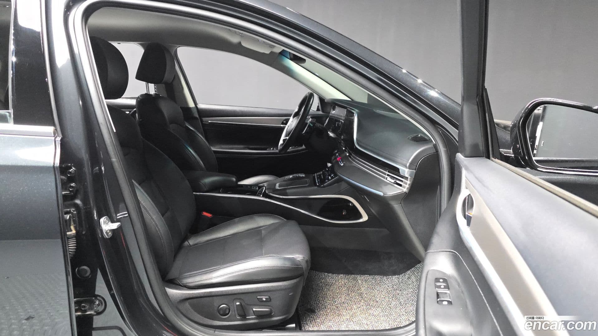 Main__Slider__Photo:Grandeur Hyundai 2020.10-10