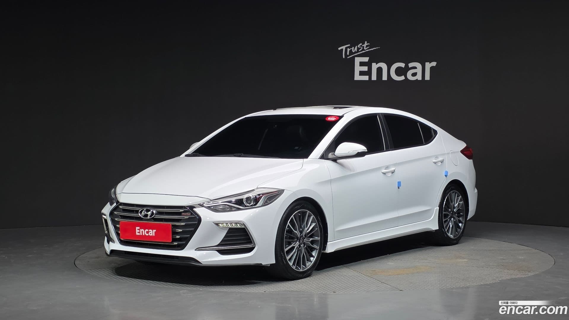 Main__Slider__Photo:AVANTE Hyundai 2017.10-0