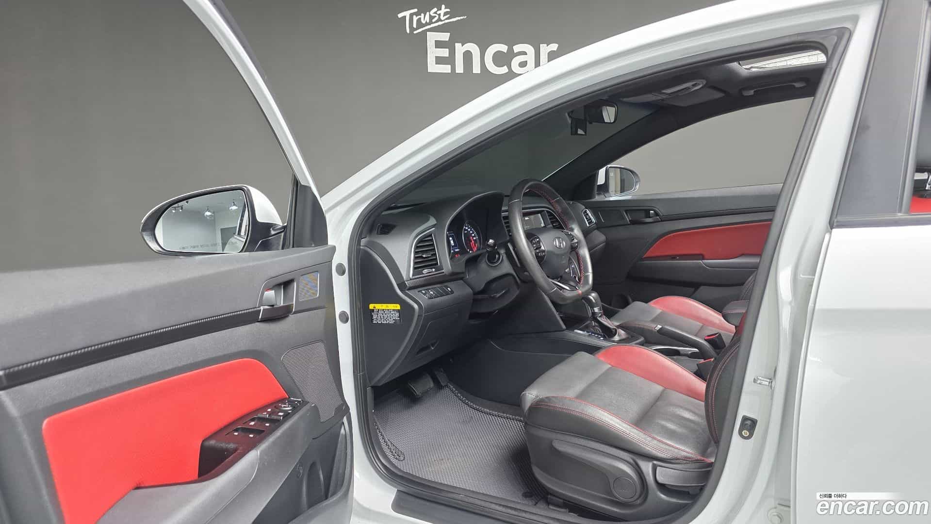 AVANTE Hyundai 2017.10-OPTION-016