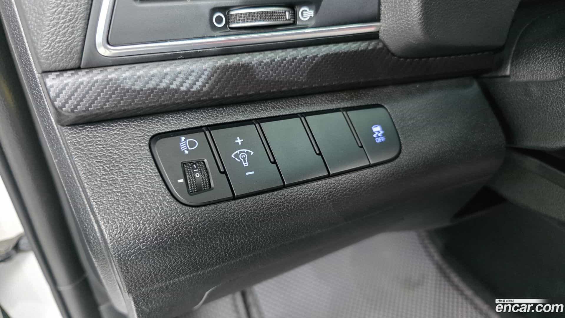 AVANTE Hyundai 2017.10-OPTION-018