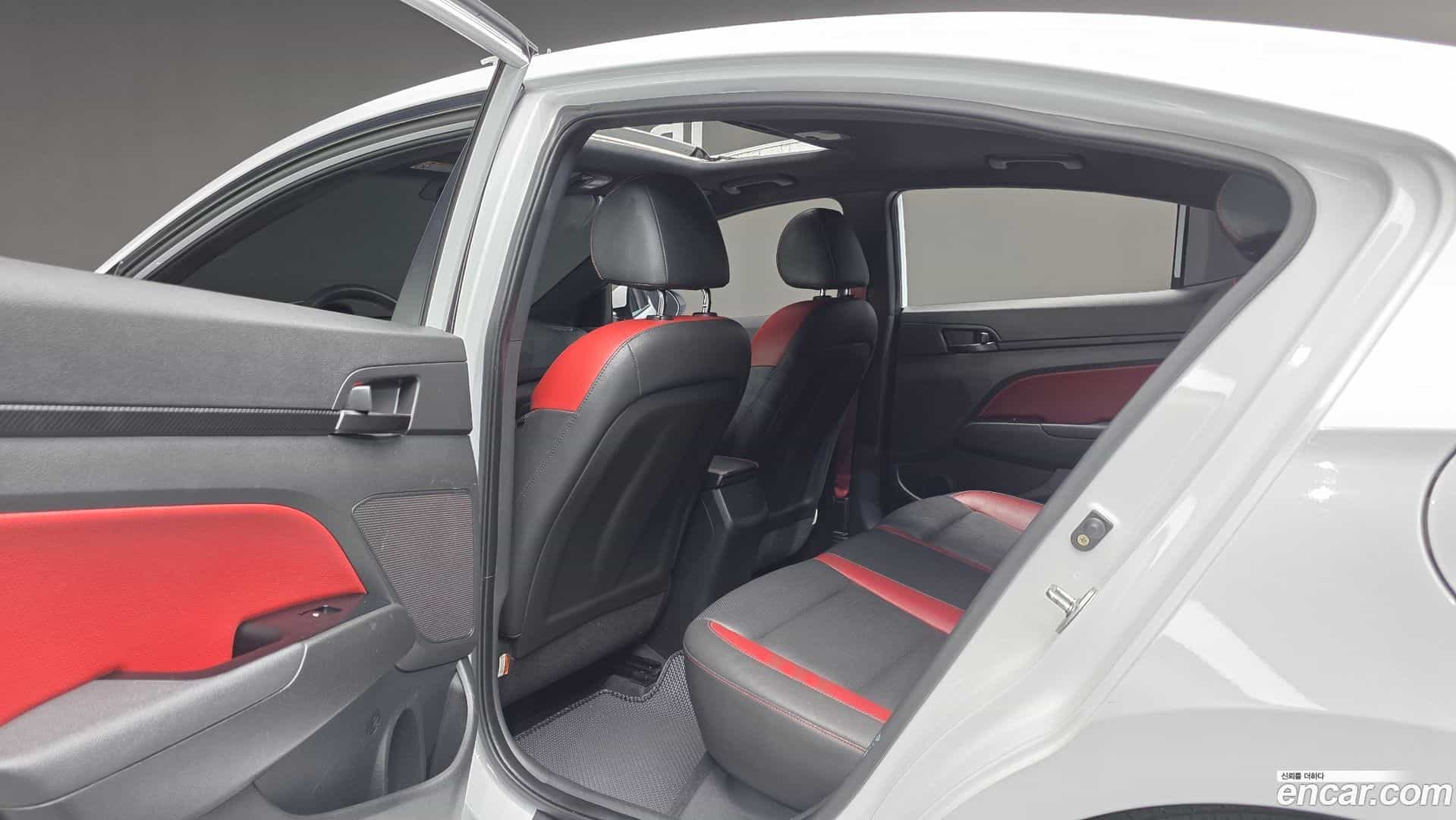 AVANTE Hyundai 2017.10-OPTION-022