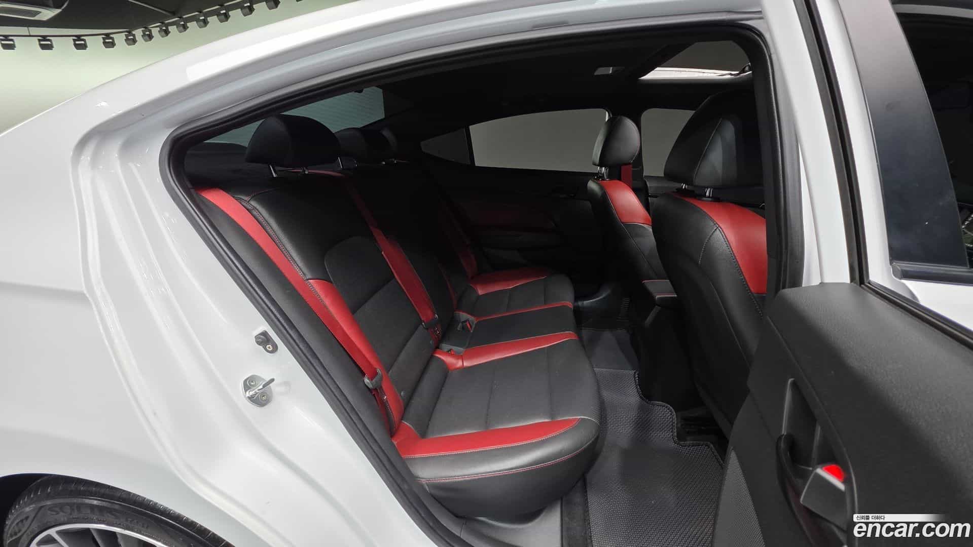 AVANTE Hyundai 2017.10-OPTION-023