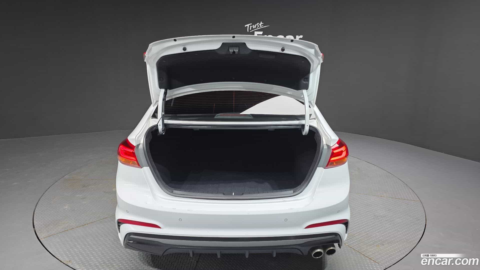 AVANTE Hyundai 2017.10-OPTION-024