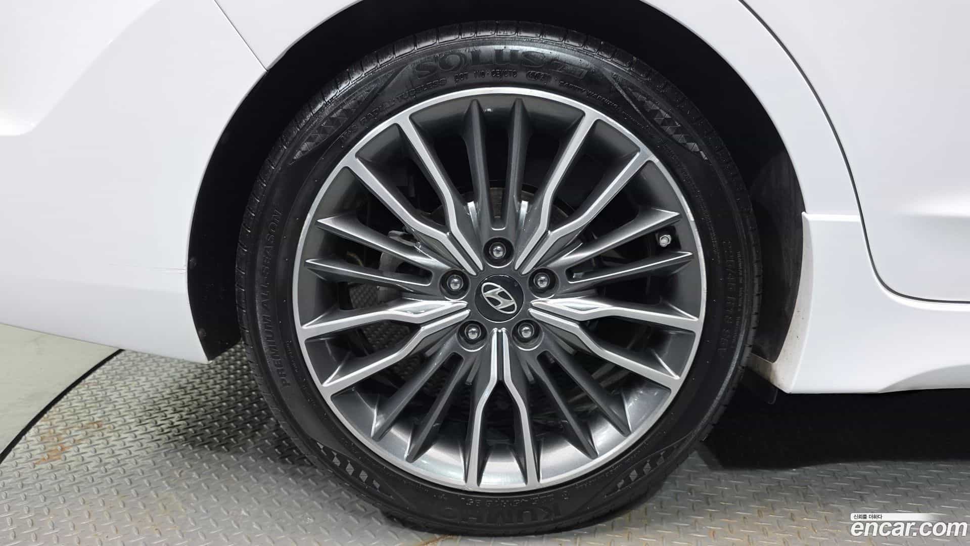 AVANTE Hyundai 2017.10-OUTER-031