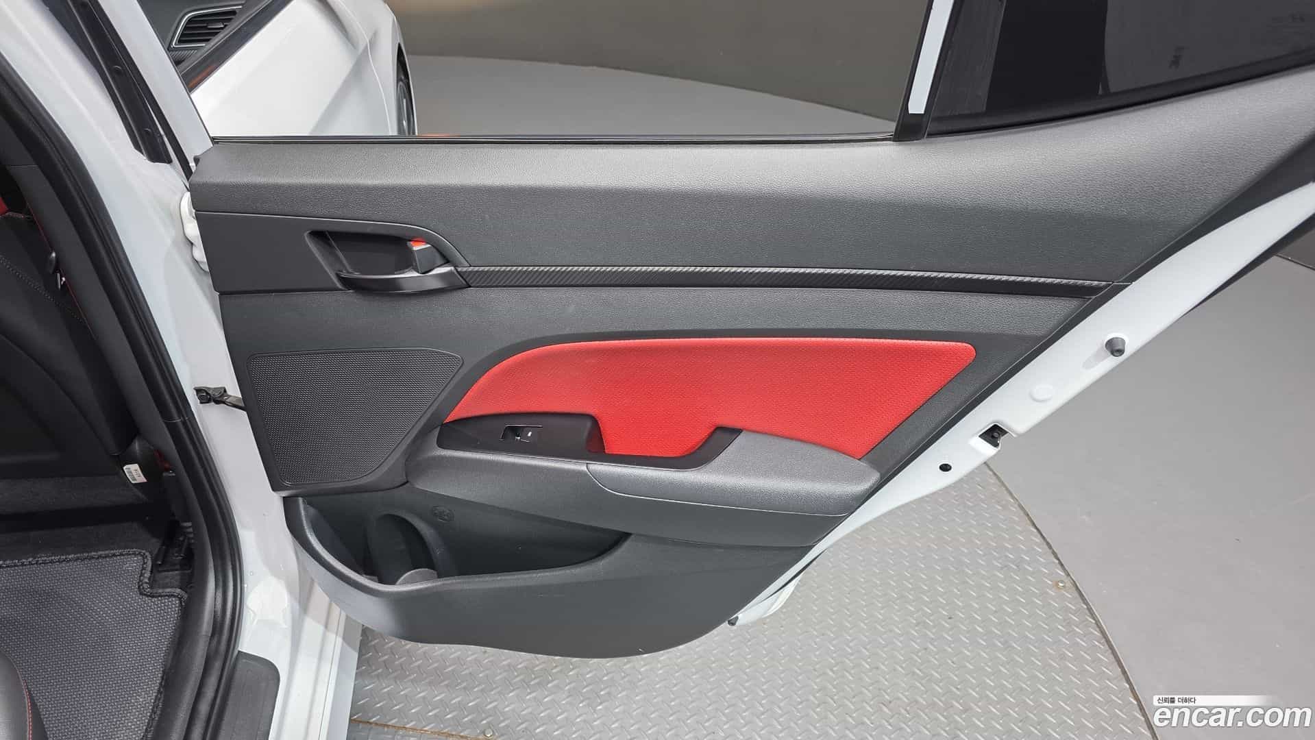 AVANTE Hyundai 2017.10-INNER-035