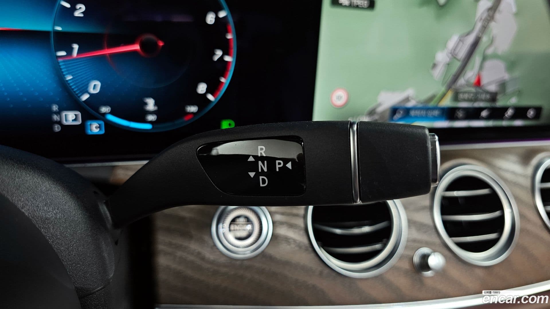 Main__Slider__Photo:E-Class Mercedes-Benz 2021.0-8