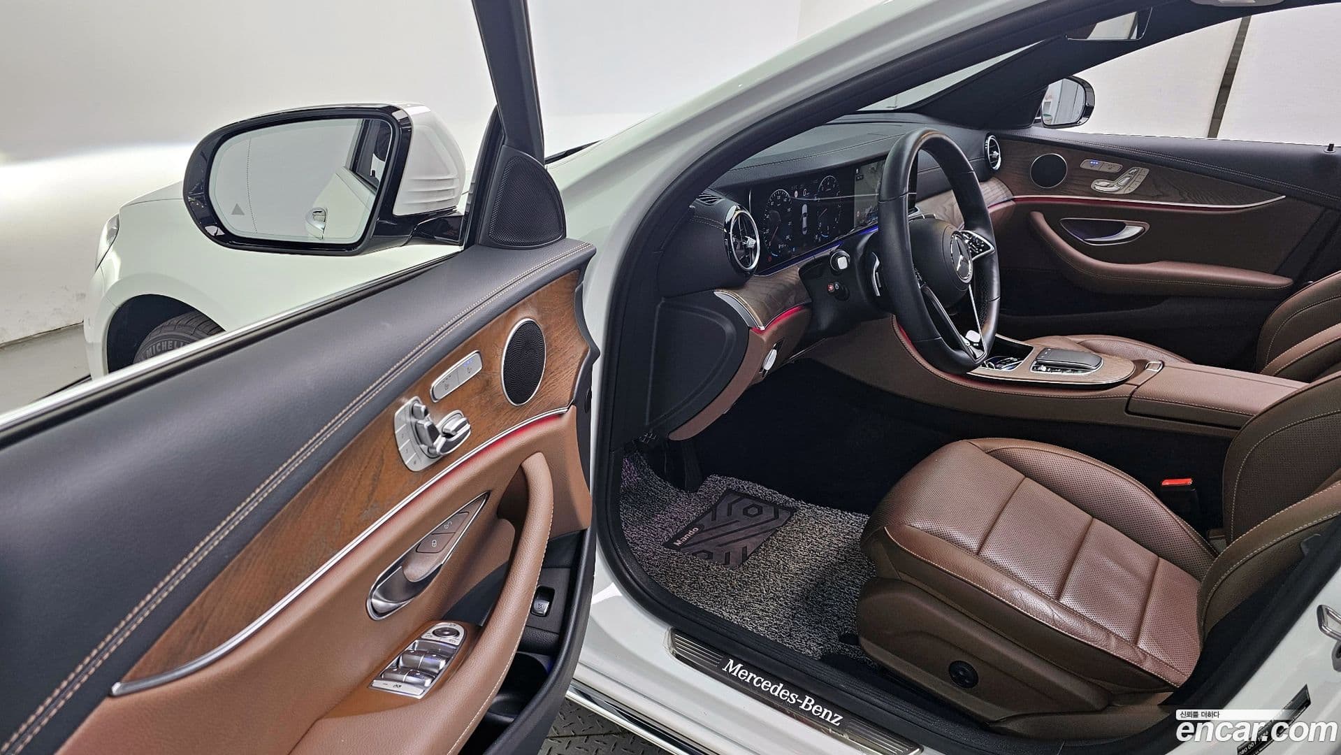 Main__Slider__Photo:E-Class Mercedes-Benz 2021.0-9