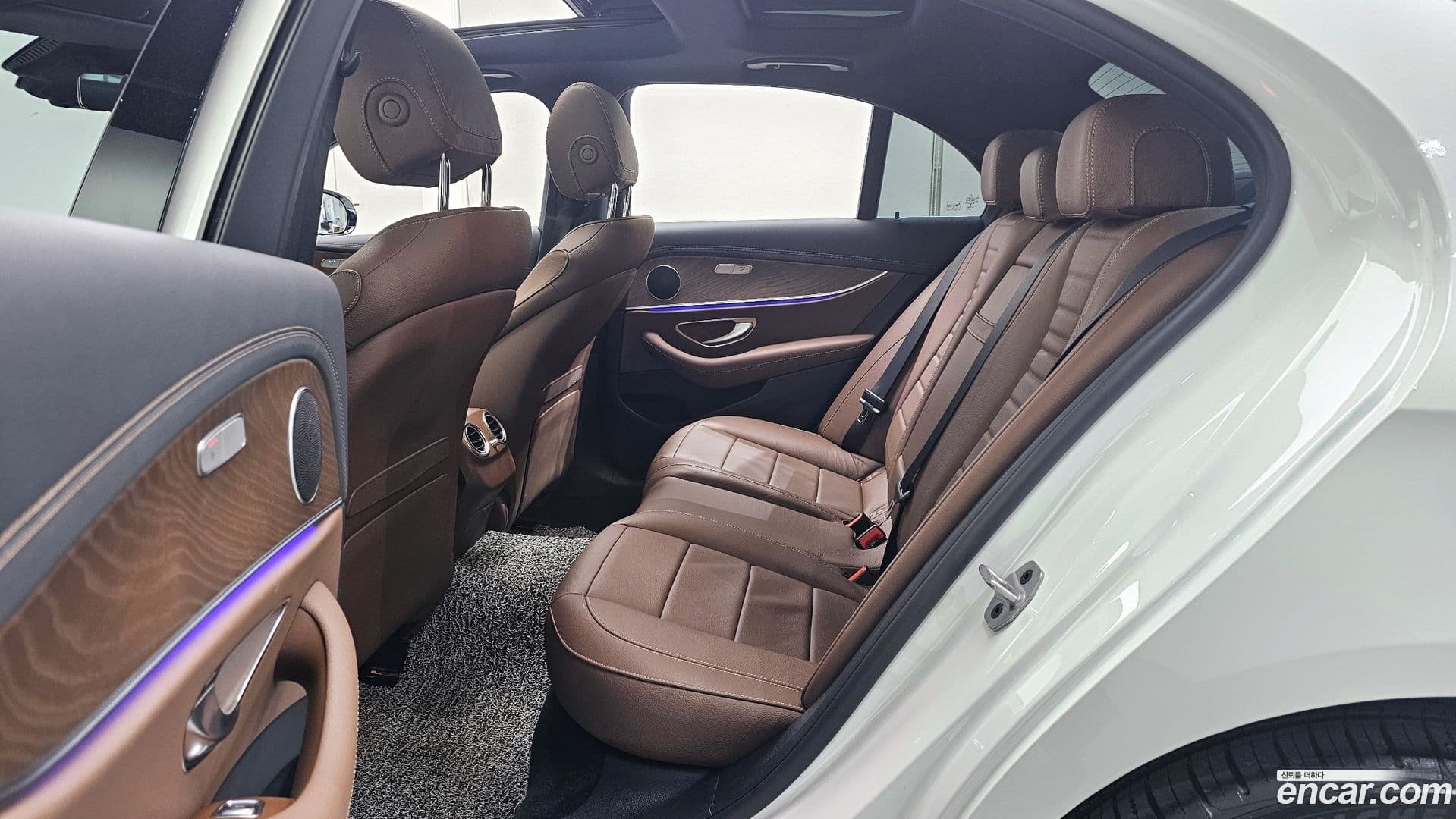 Main__Slider__Photo:E-Class Mercedes-Benz 2021.0-11