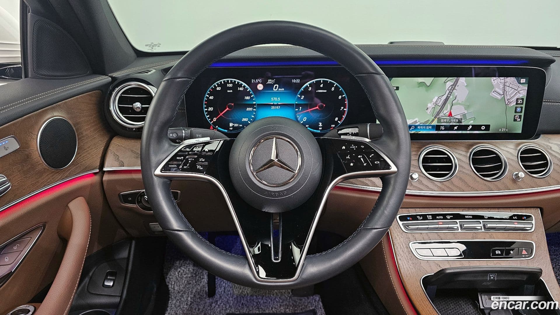 Main__Slider__Photo:E-Class Mercedes-Benz 2021.0-13