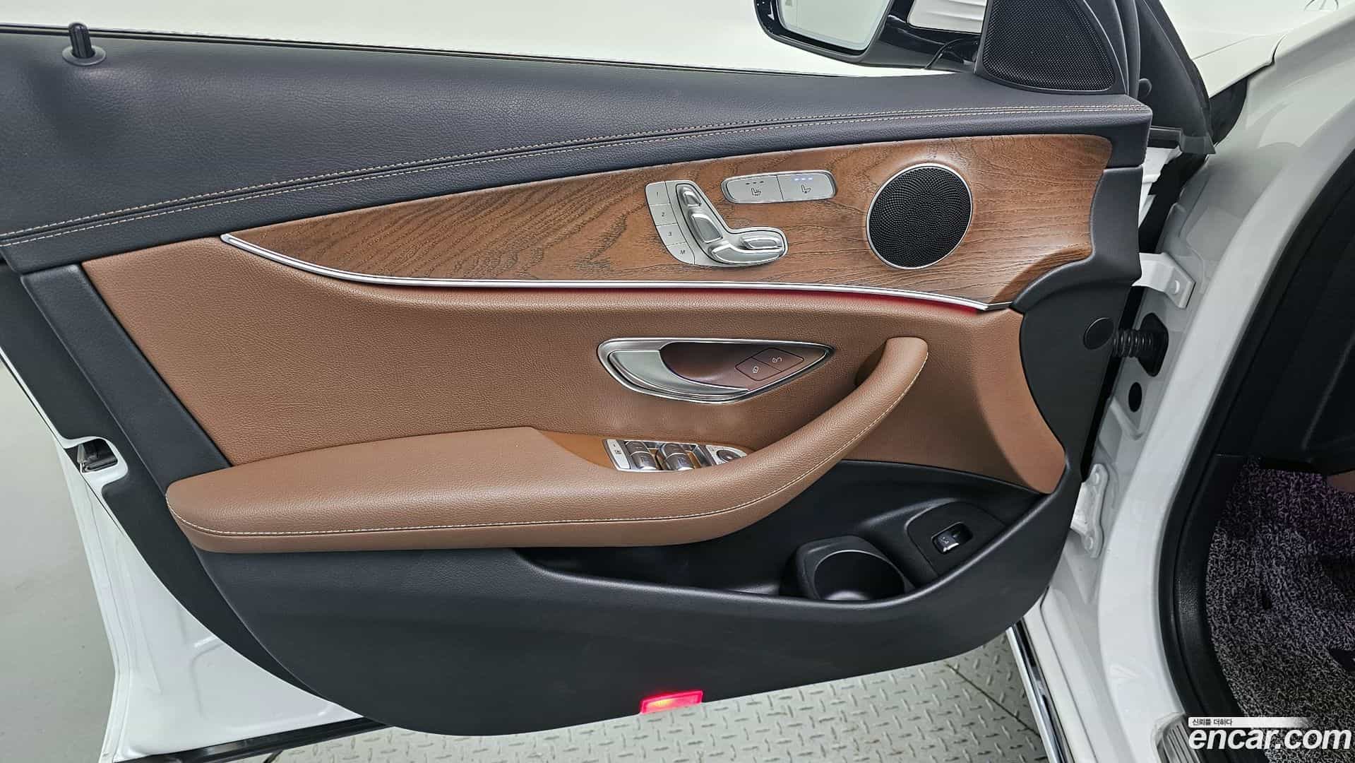 E-Class Mercedes-Benz 2021.0-INNER-034