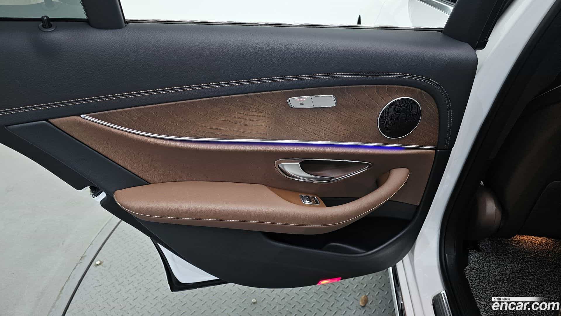 E-Class Mercedes-Benz 2021.0-INNER-035