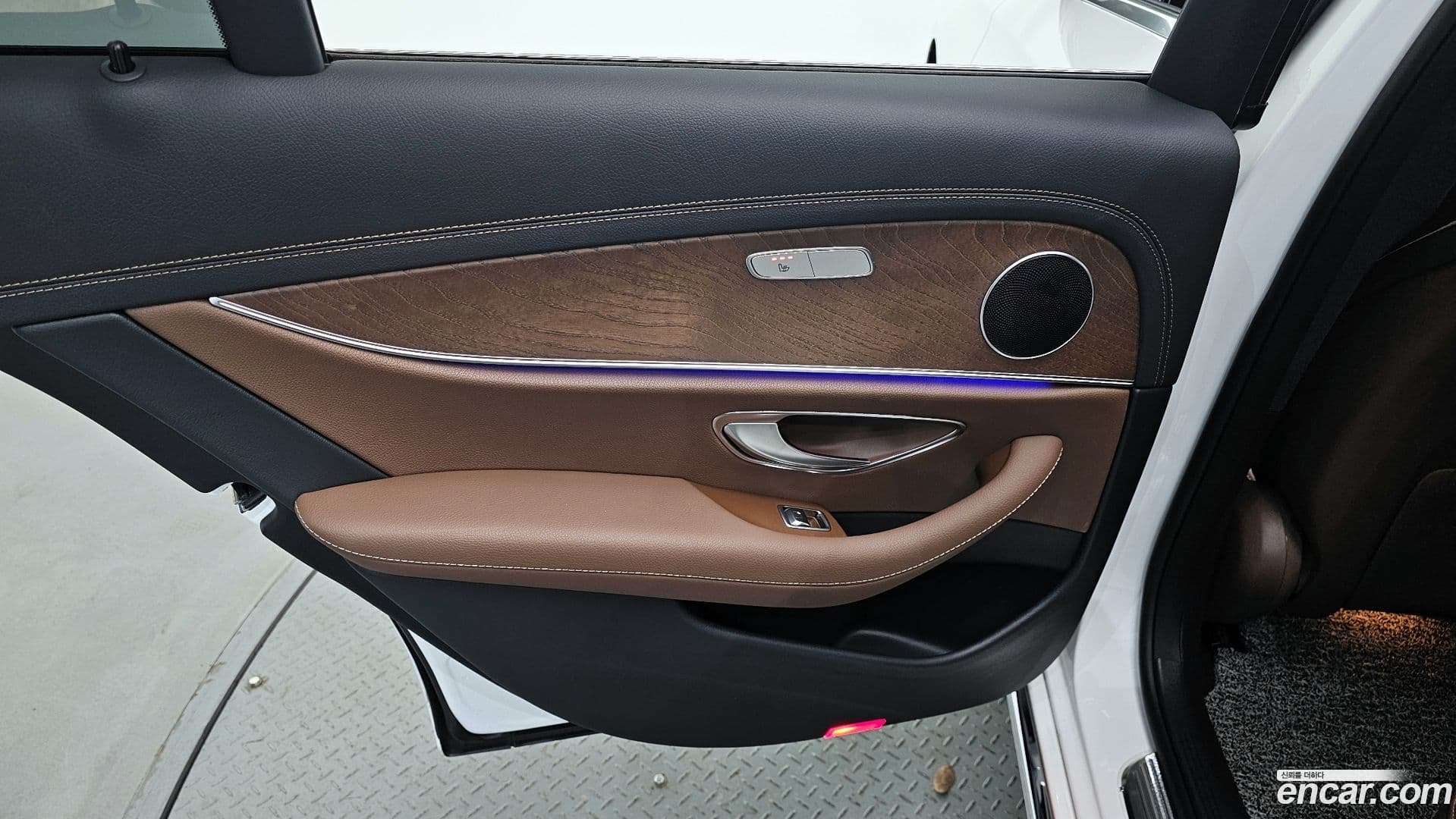 Main__Slider__Photo:E-Class Mercedes-Benz 2021.0-24