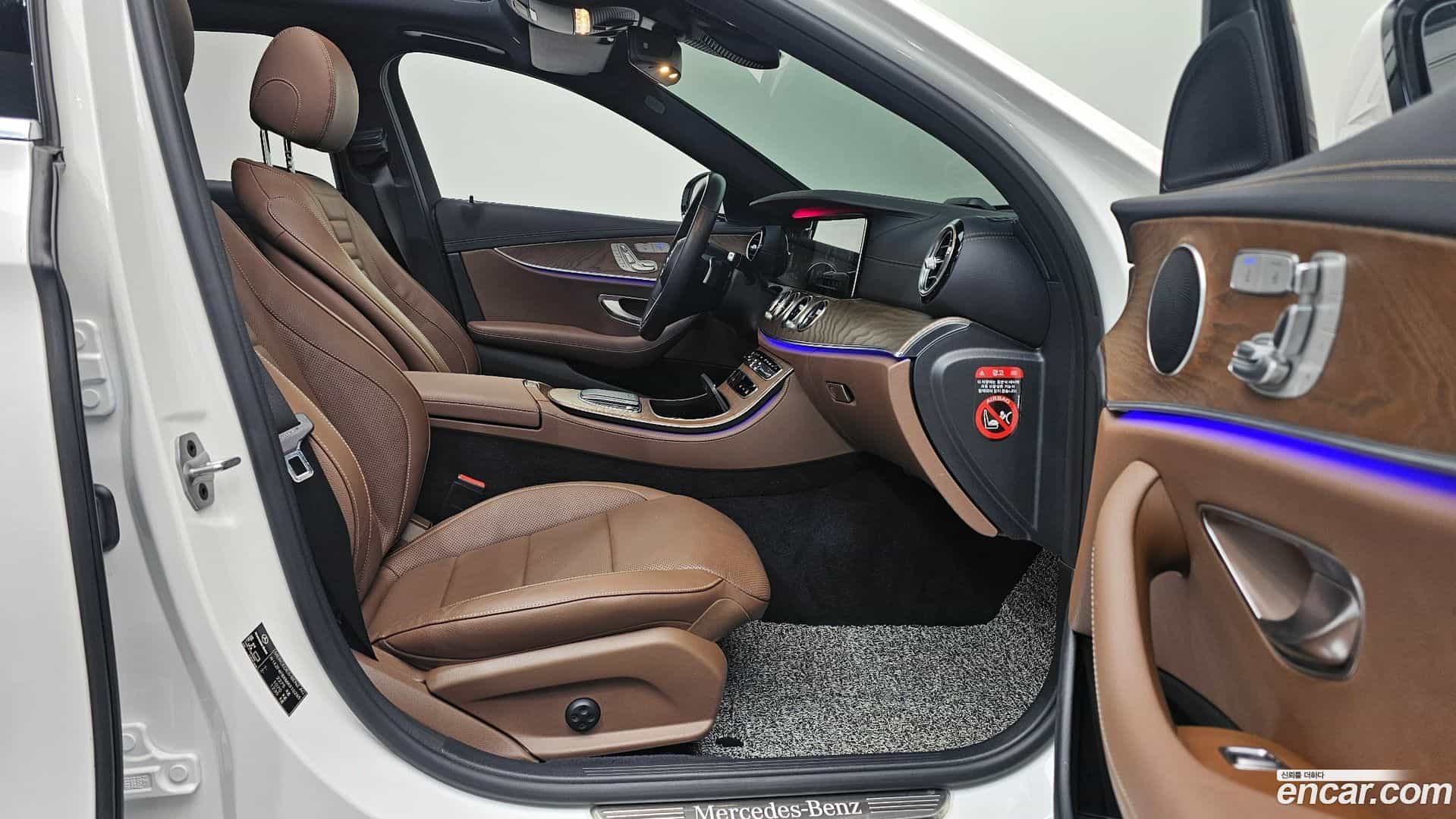 E-Class Mercedes-Benz 2021.0-INNER-036