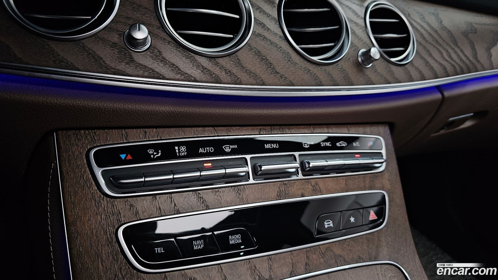 Main__Slider__Photo:E-Class Mercedes-Benz 2021.0-29