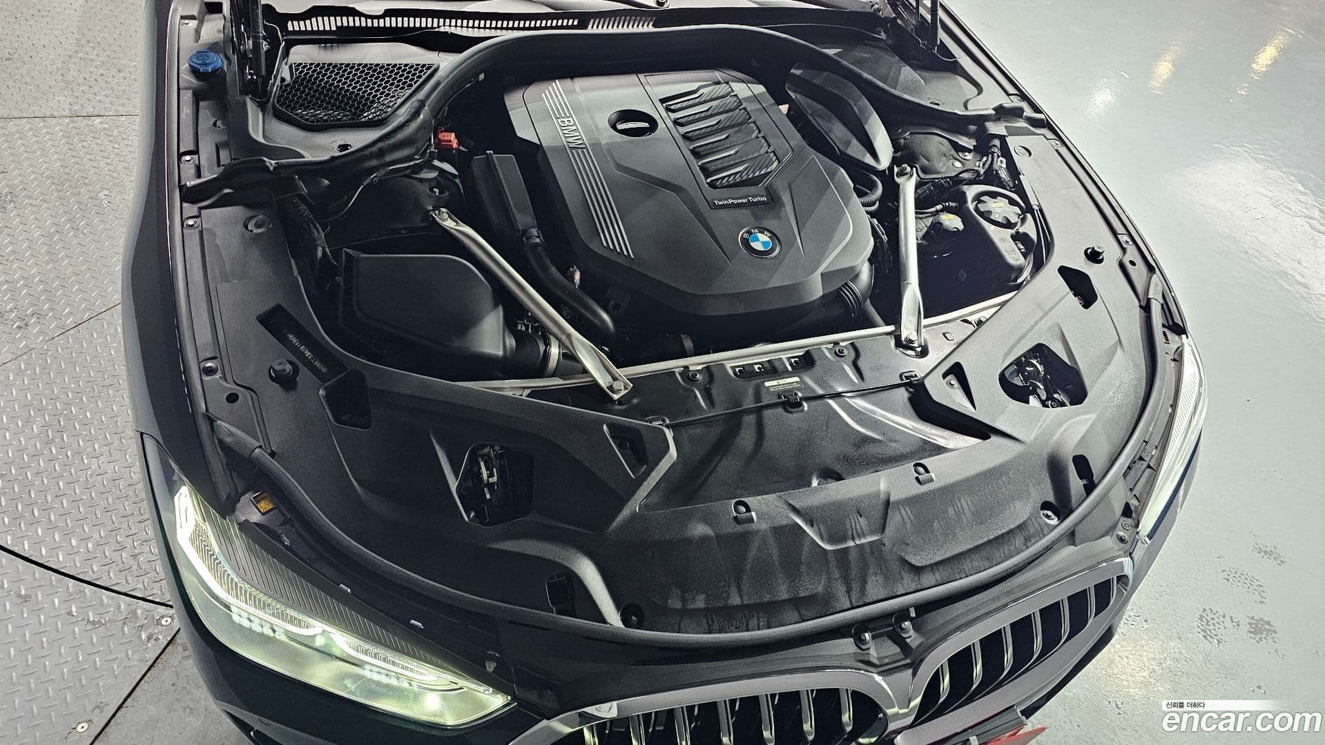 Main__Slider__Photo:8-Series BMW 2021.2-5