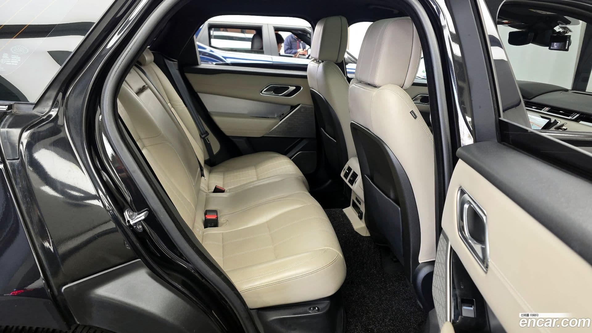 Main__Slider__Photo:Range Rover Velar Land Rover 2018.11-10