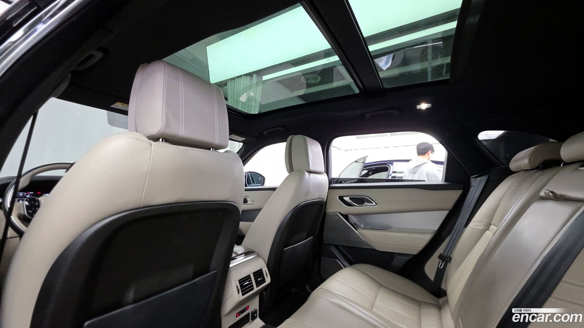 Main__Slider__Photo:Range Rover Velar Land Rover 2018.11-17
