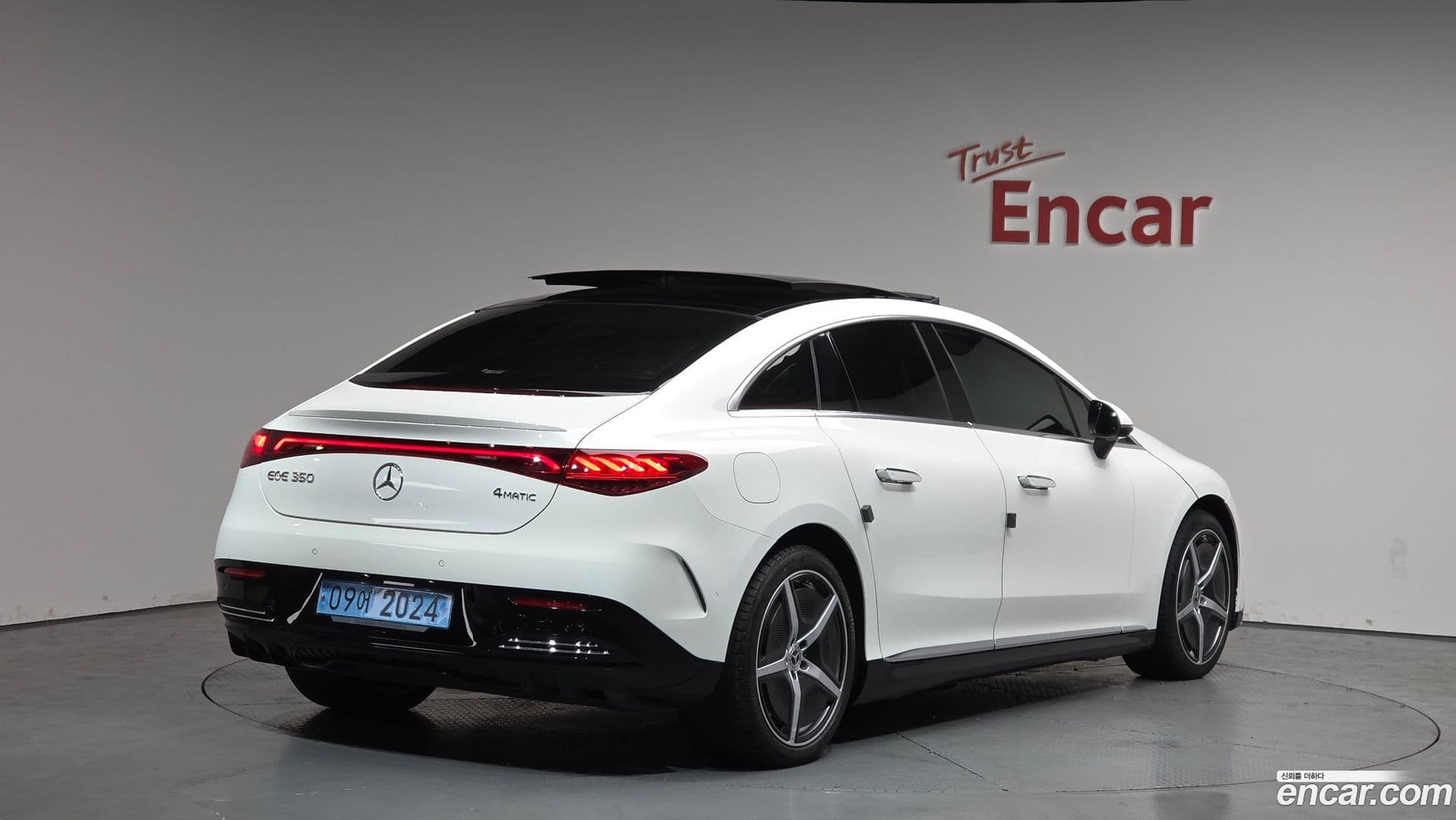 Main__Slider__Photo:EQE Mercedes-Benz 2023.2-1