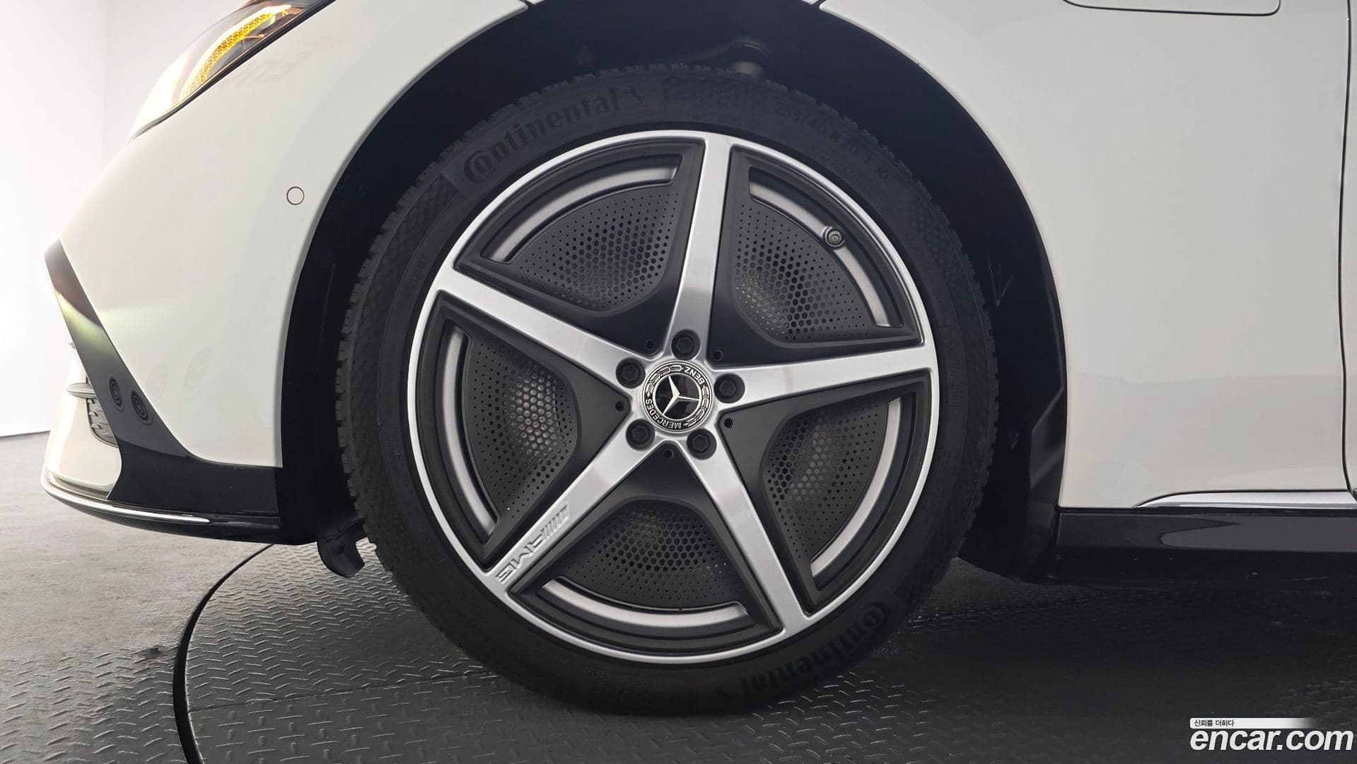 Main__Slider__Photo:EQE Mercedes-Benz 2023.2-4