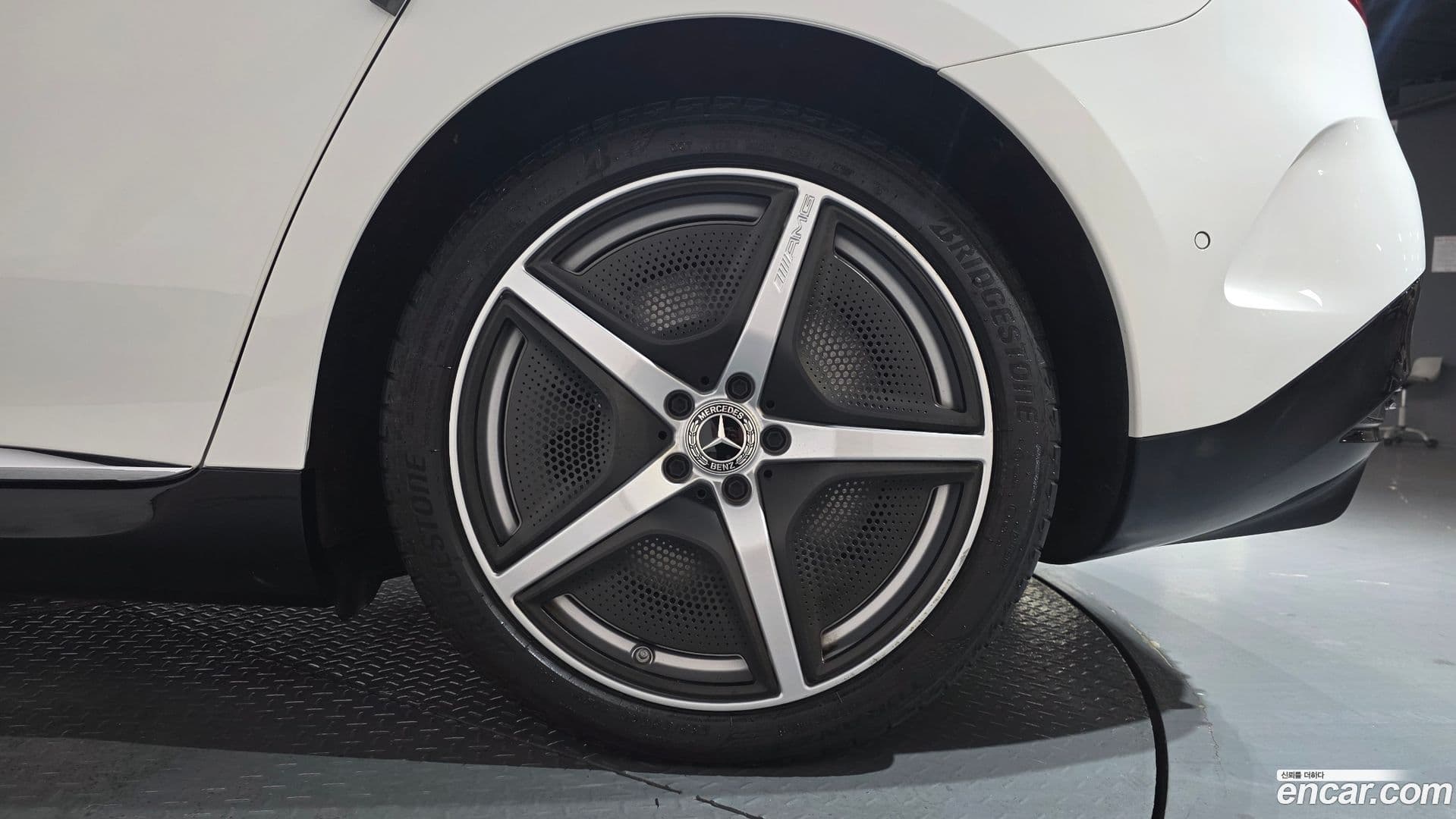Main__Slider__Photo:EQE Mercedes-Benz 2023.2-20