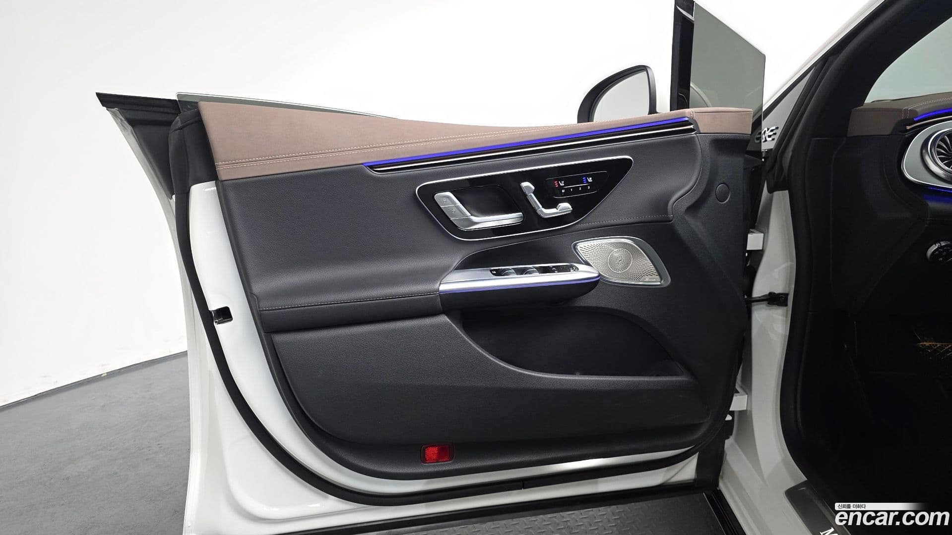 Main__Slider__Photo:EQE Mercedes-Benz 2023.2-23