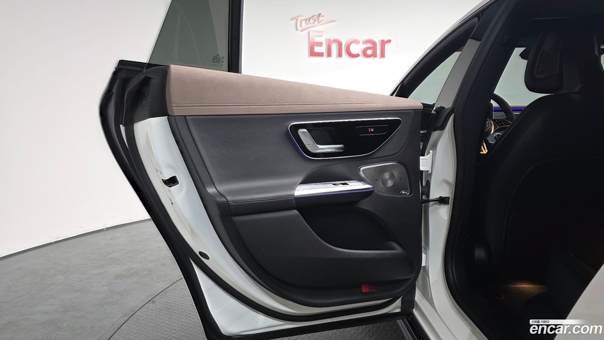 Main__Slider__Photo:EQE Mercedes-Benz 2023.2-24