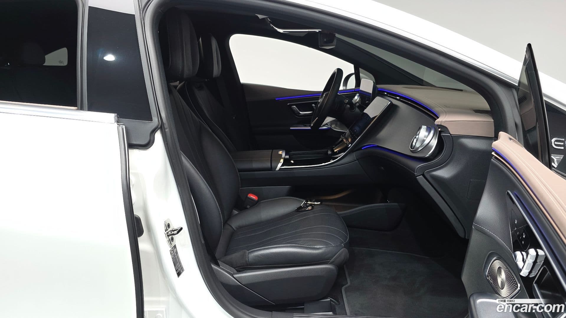 Main__Slider__Photo:EQE Mercedes-Benz 2023.2-25