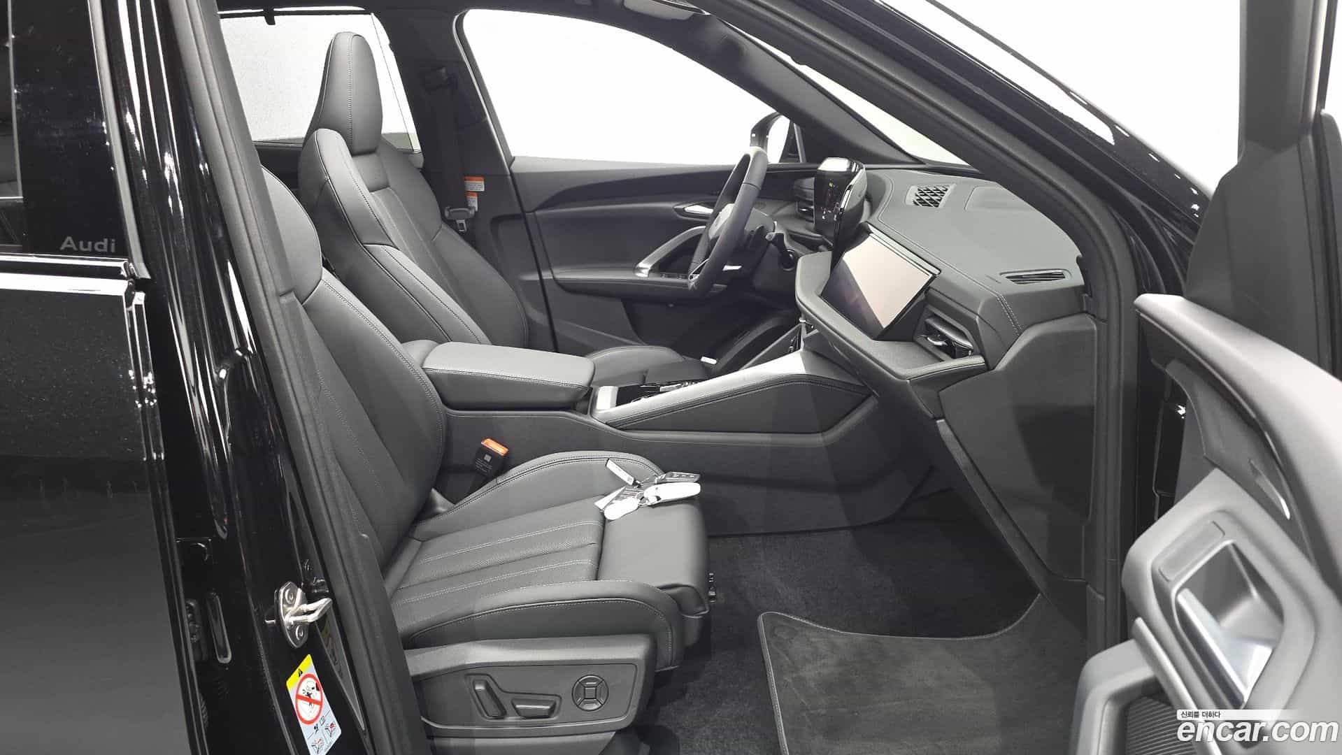 Q5 Audi 2025.11-INNER-010