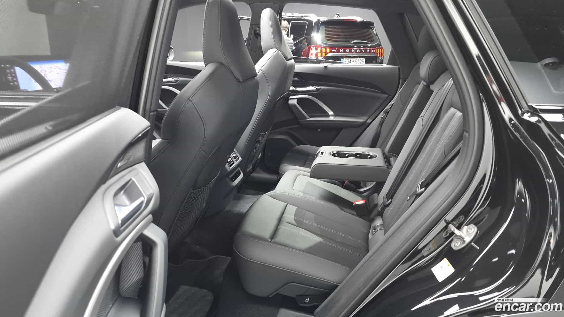 Q5 Audi 2025.11-OPTION-016