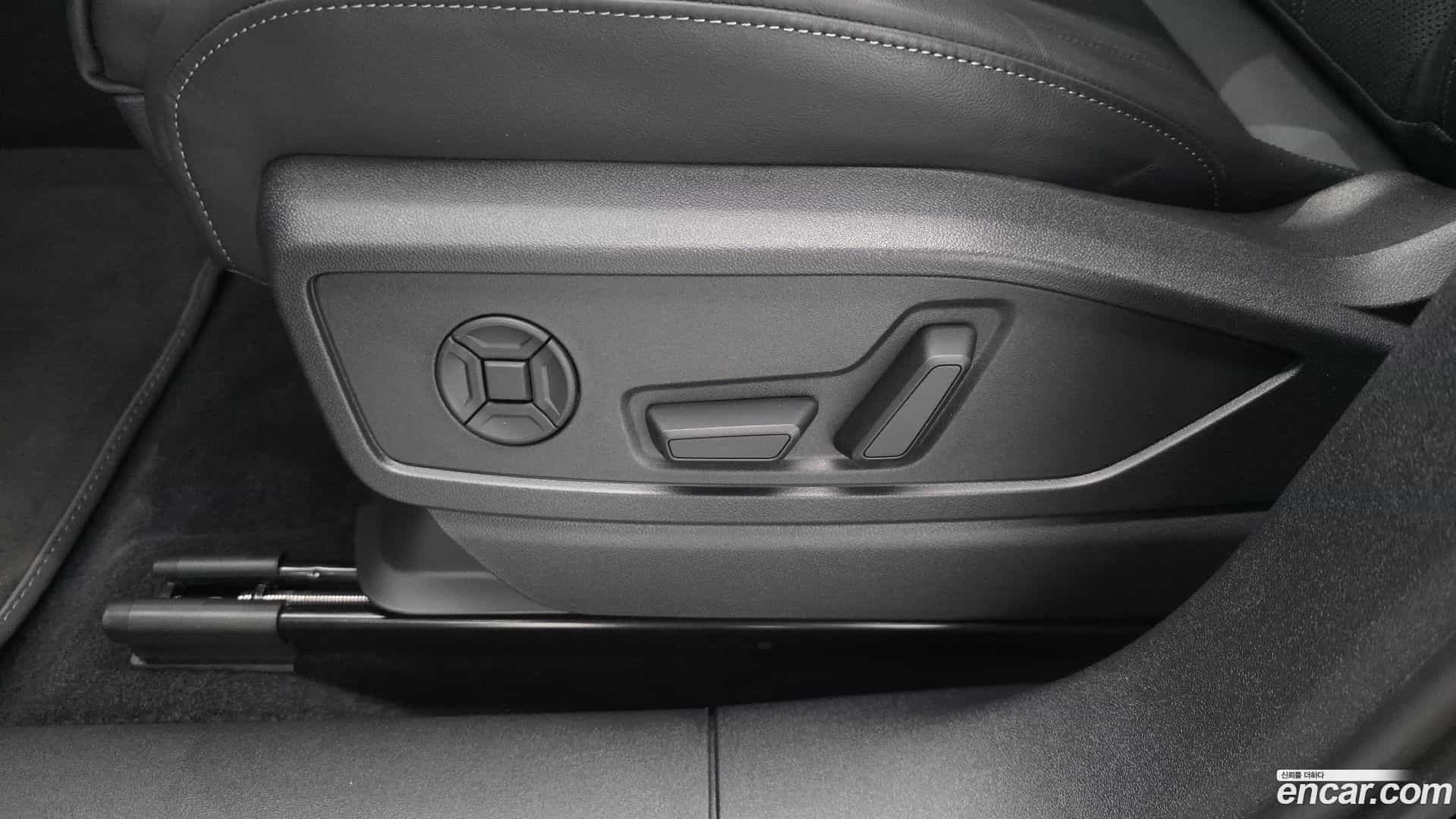 Q5 Audi 2025.11-OPTION-022