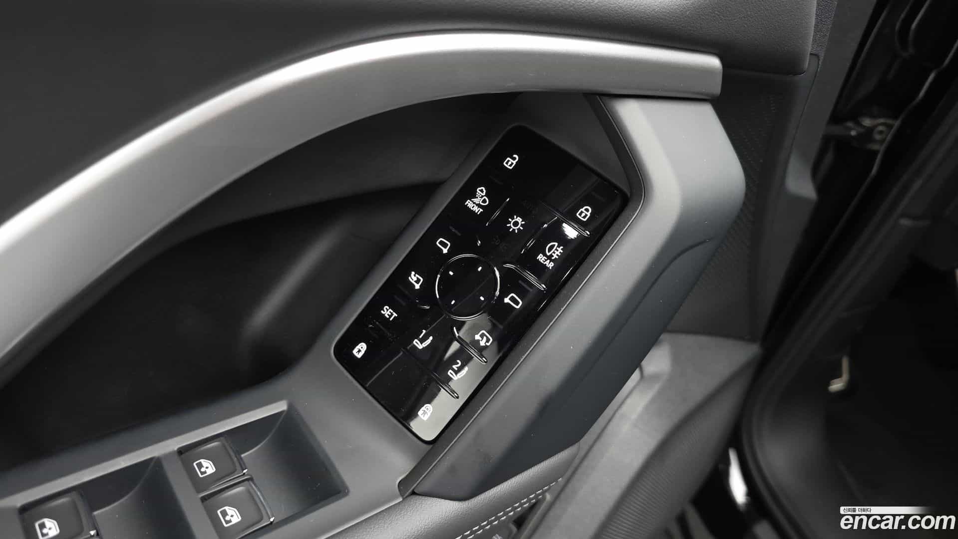 Q5 Audi 2025.11-OPTION-043