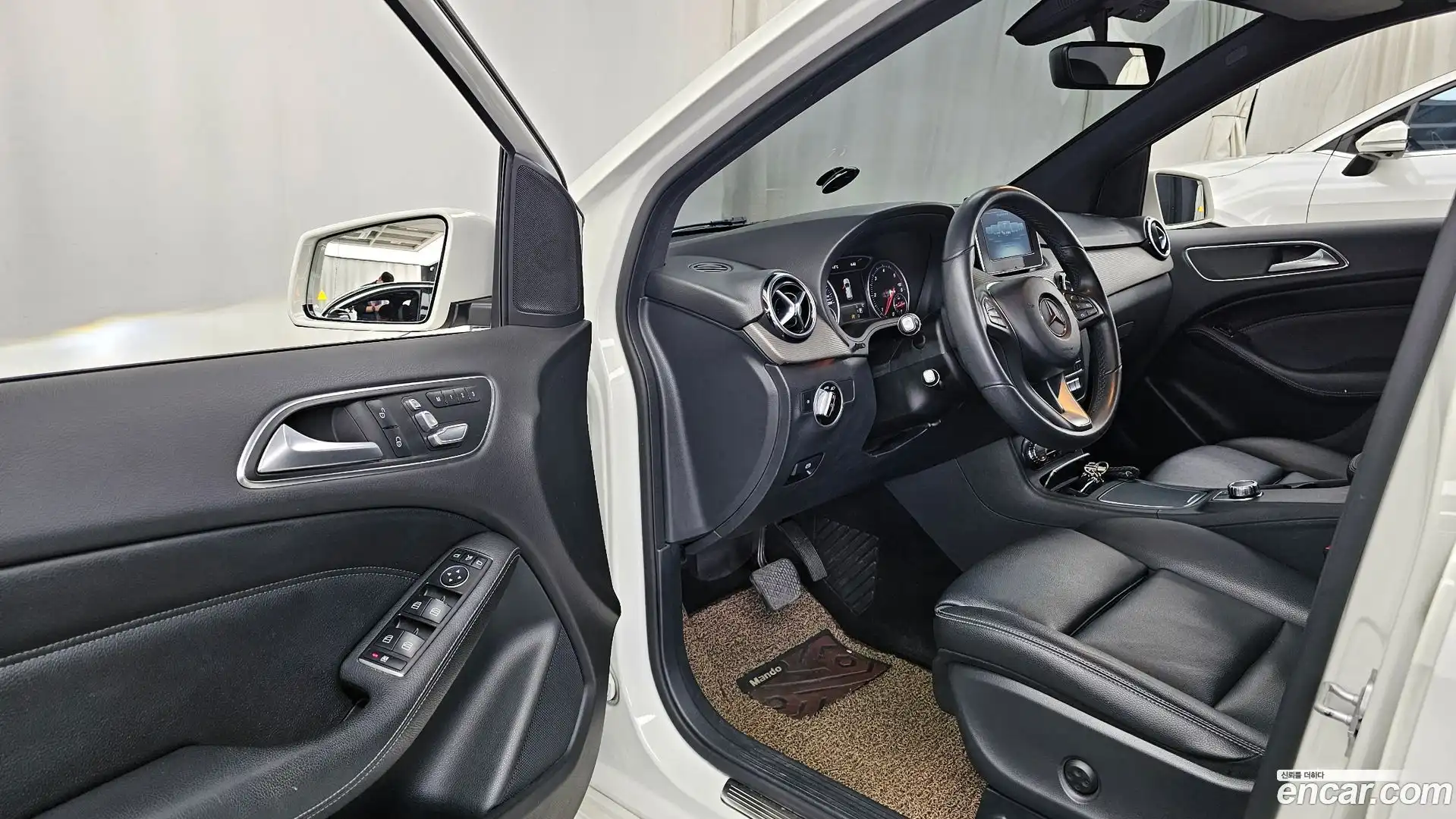 B-Class Mercedes-Benz 2016.11-INNER-010