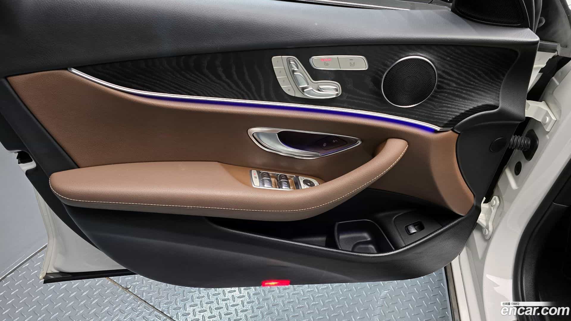 E-Class Mercedes-Benz 2018.5-INNER-034