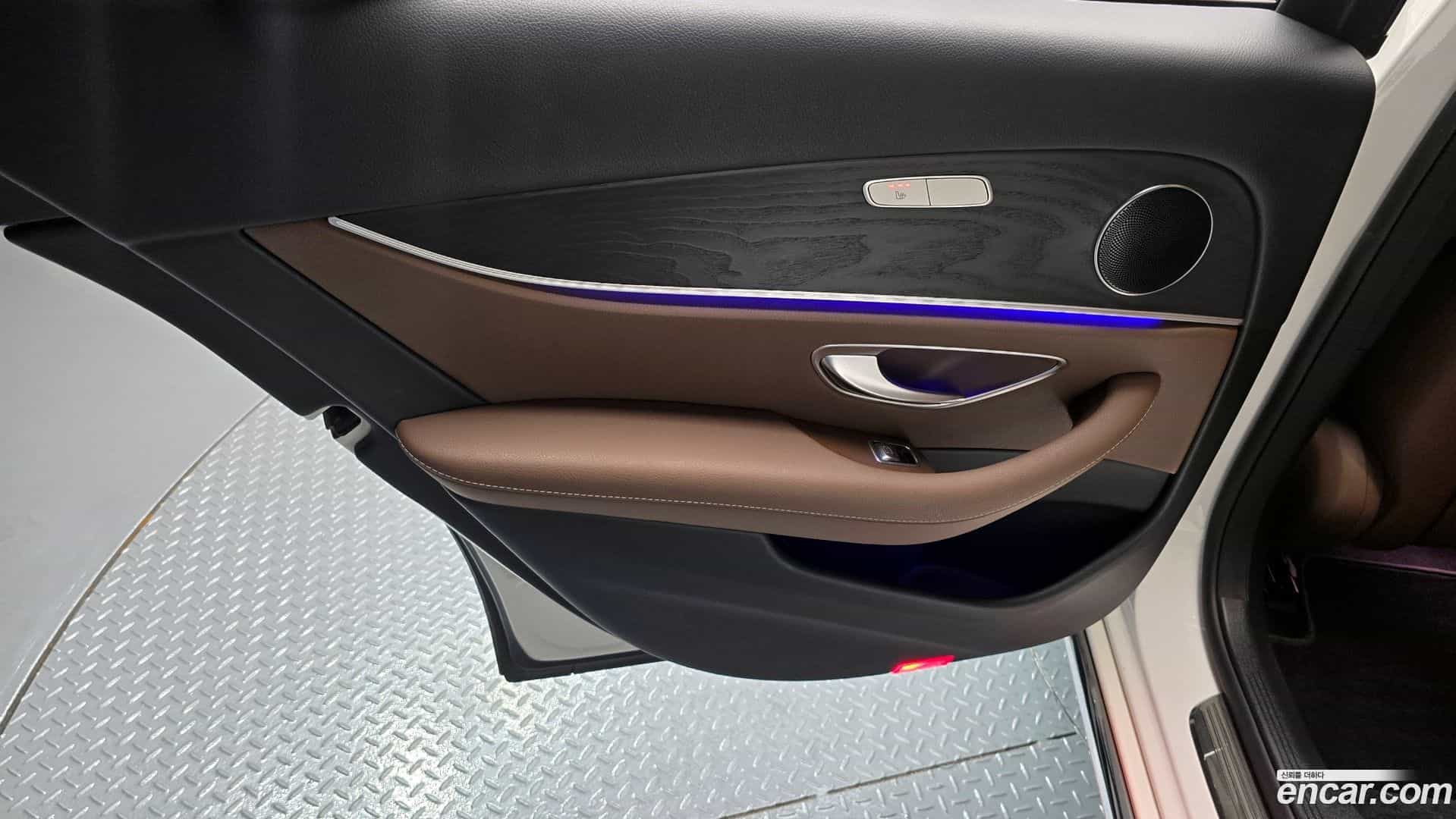 E-Class Mercedes-Benz 2018.5-INNER-035