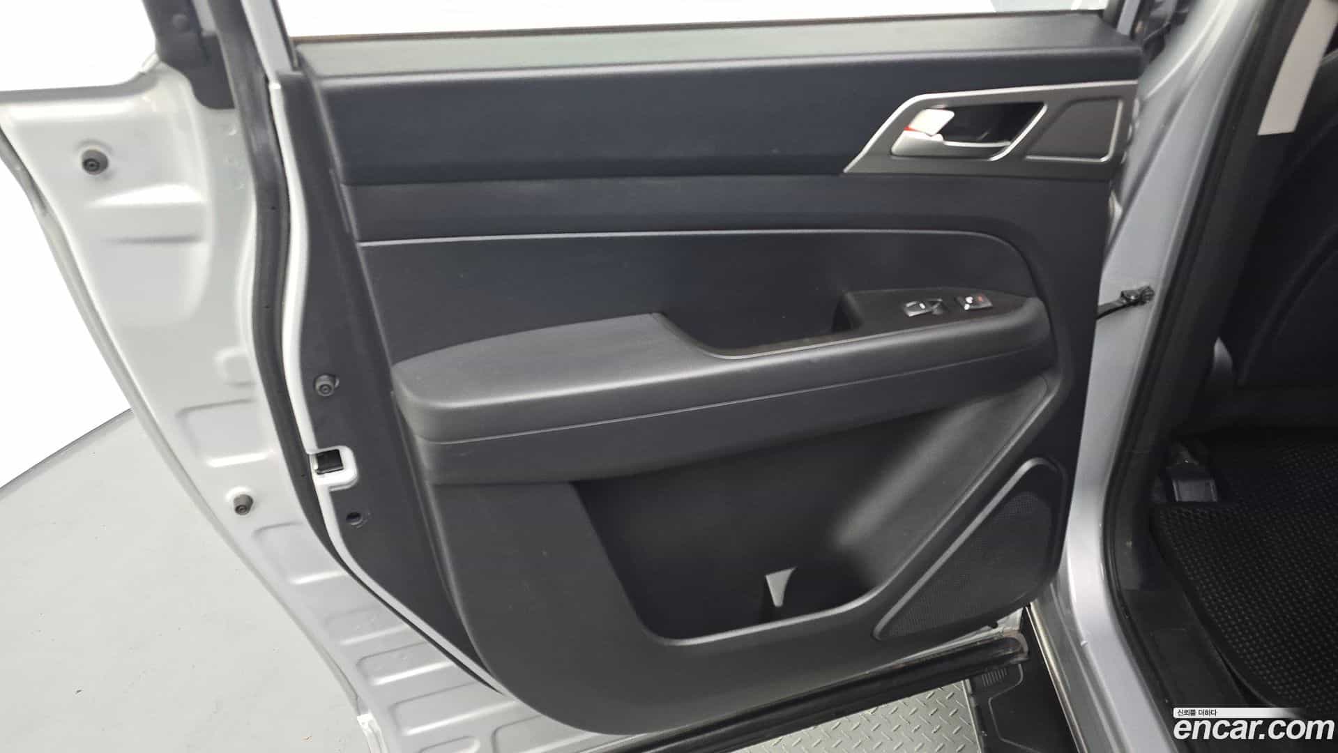 Rexton KG Mobility 2018.10-INNER-035